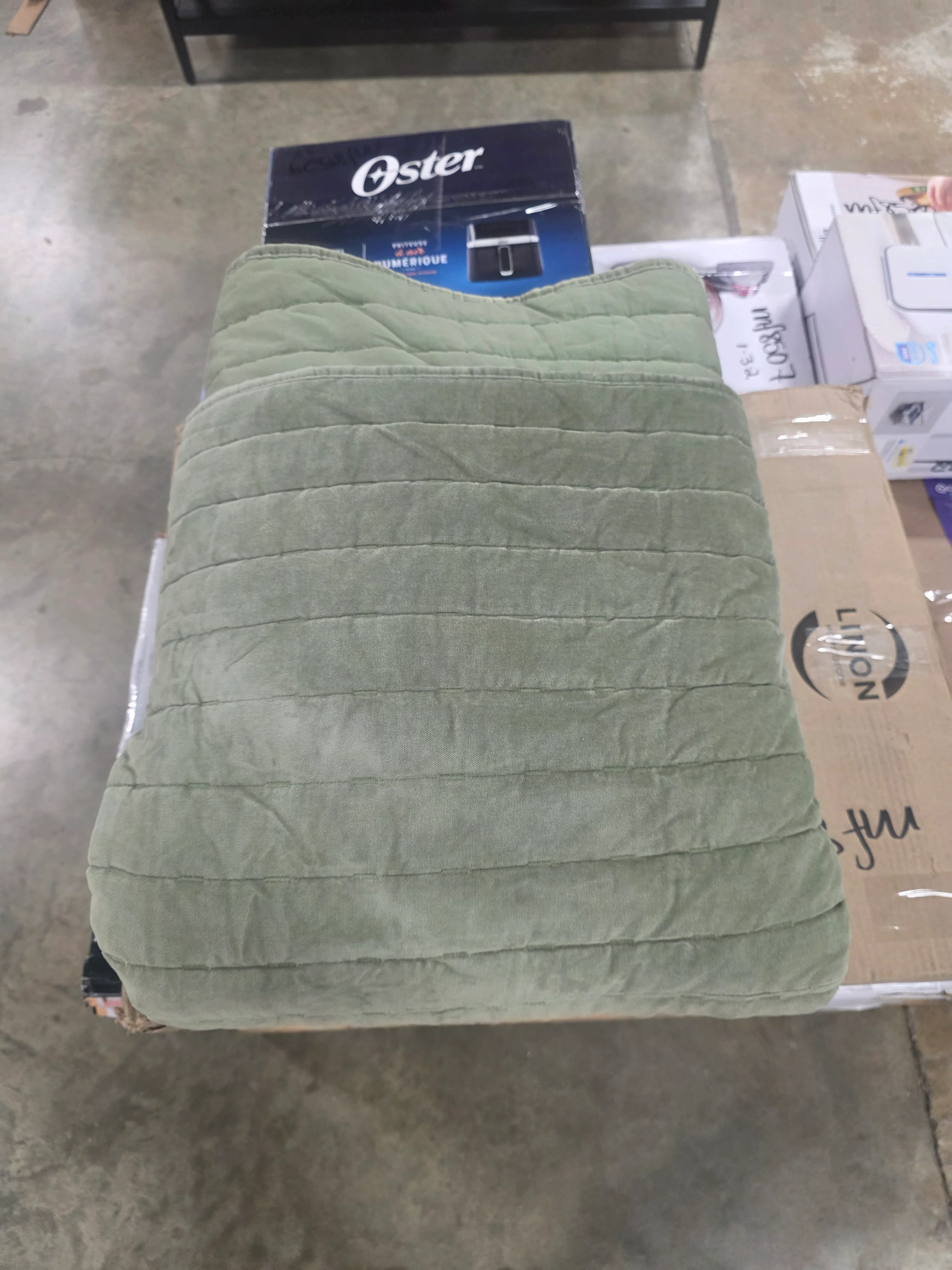 Channel Stitch Velvet Quilt Full/Queen - Image 5