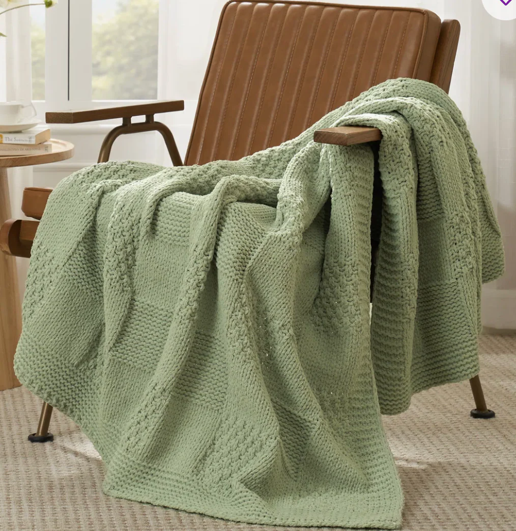 Checkered Chenille Throw Blanket Cozy Knit Farmhouse-Style Decorative Blanket SHOWROOM ITEM