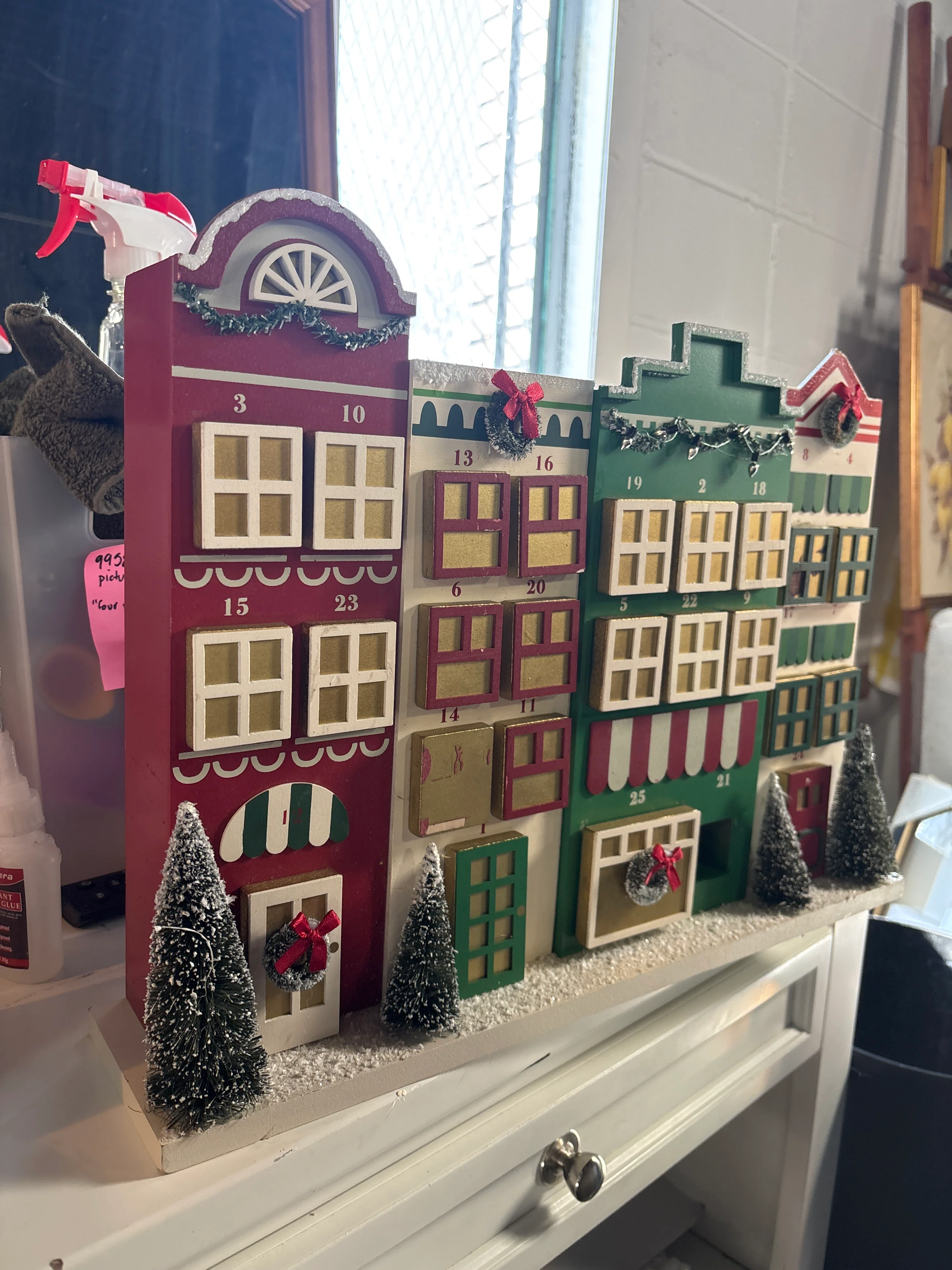 Christmas City Countdown Calendar SHOWROOM ITEM - Image 2