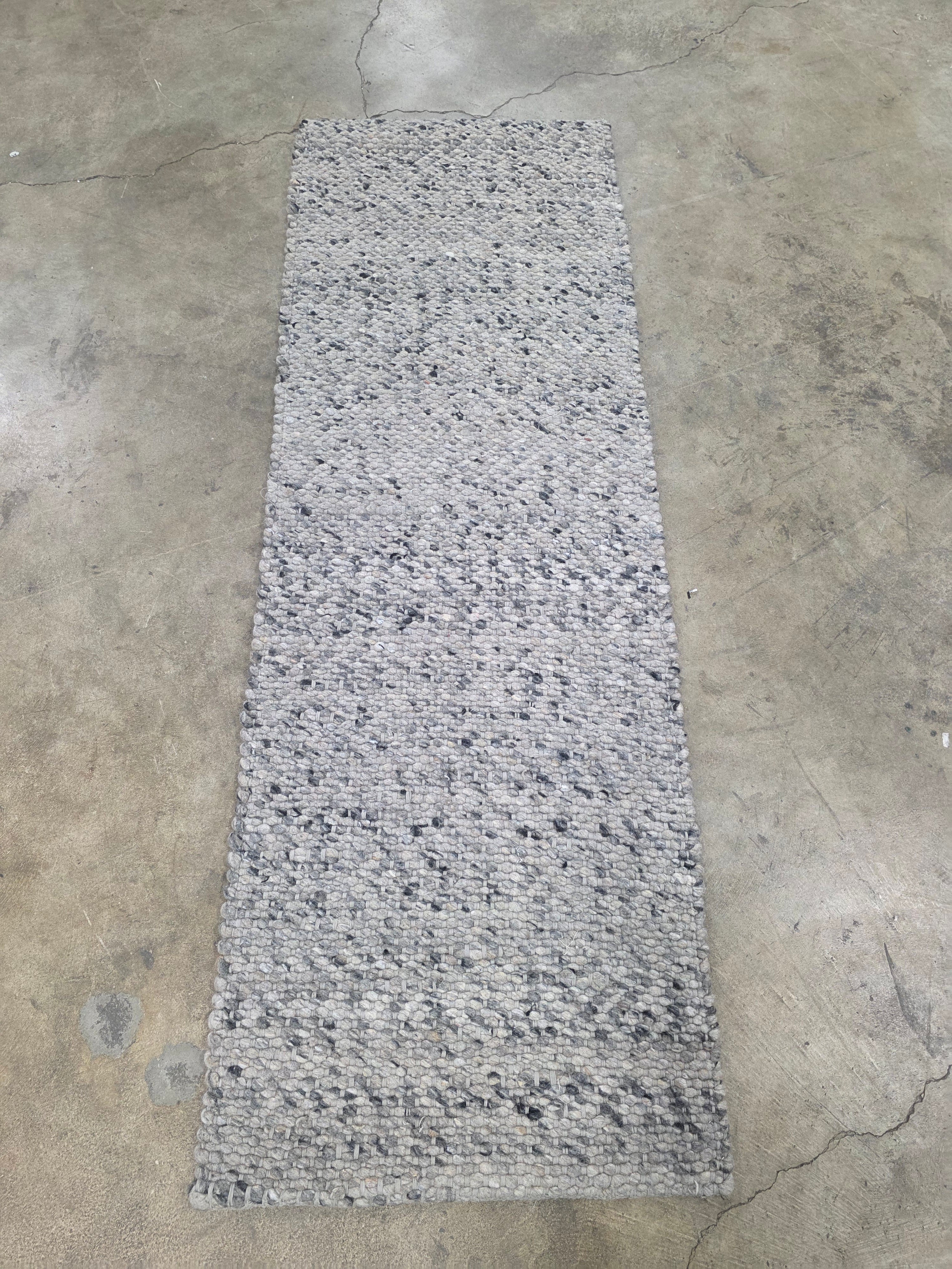 Chunky Knit Wool Woven Rug 2'3"x7' - Image 4
