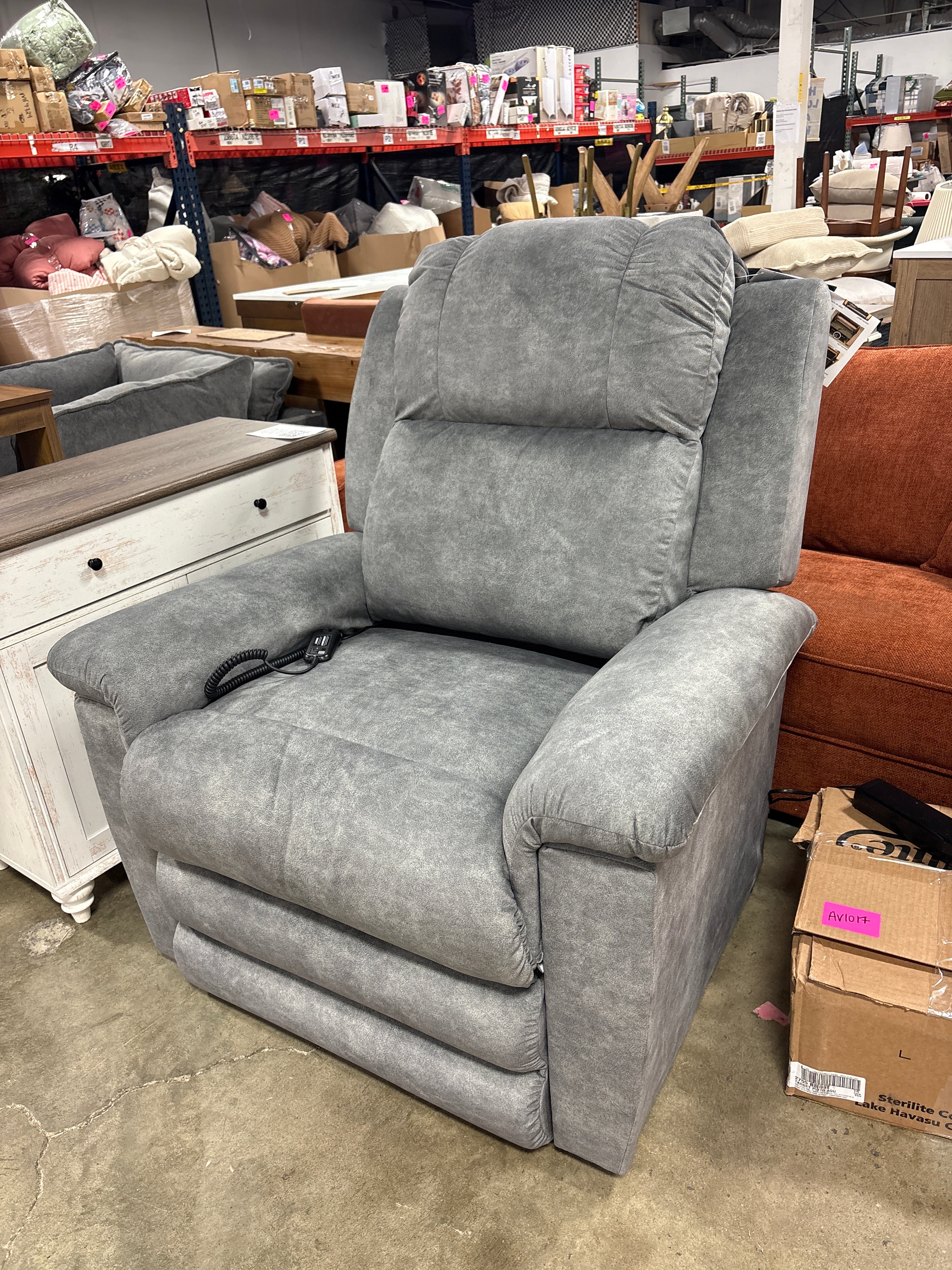 La-Z-Boy Clayton Power Lift Recliner with iClean Fabric, Massage, and Heat SHOWROOM ITEM - Image 2