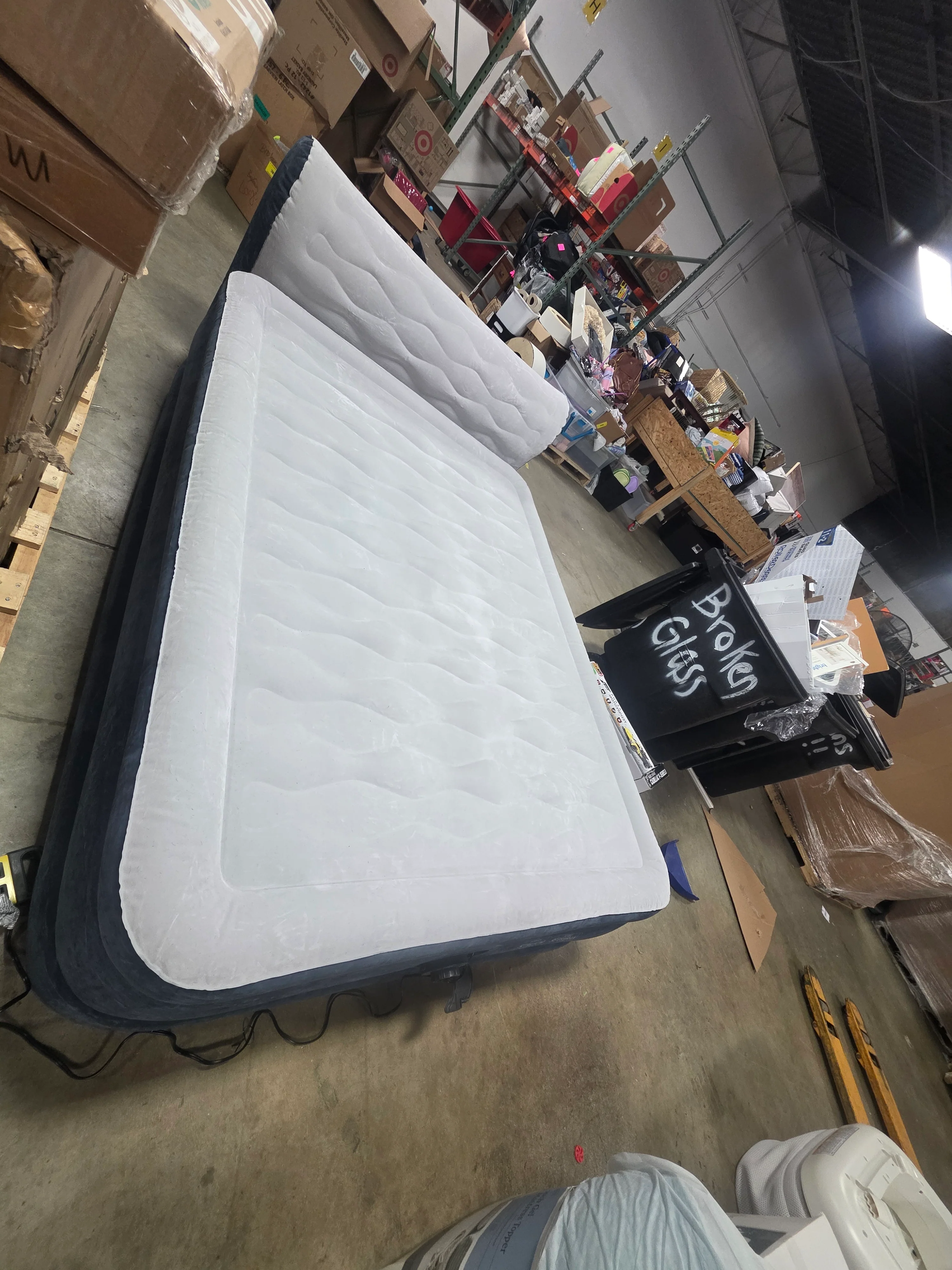 Pillow Top Air Mattress with Electric Pump and Headboard - Queen Size - Image 6