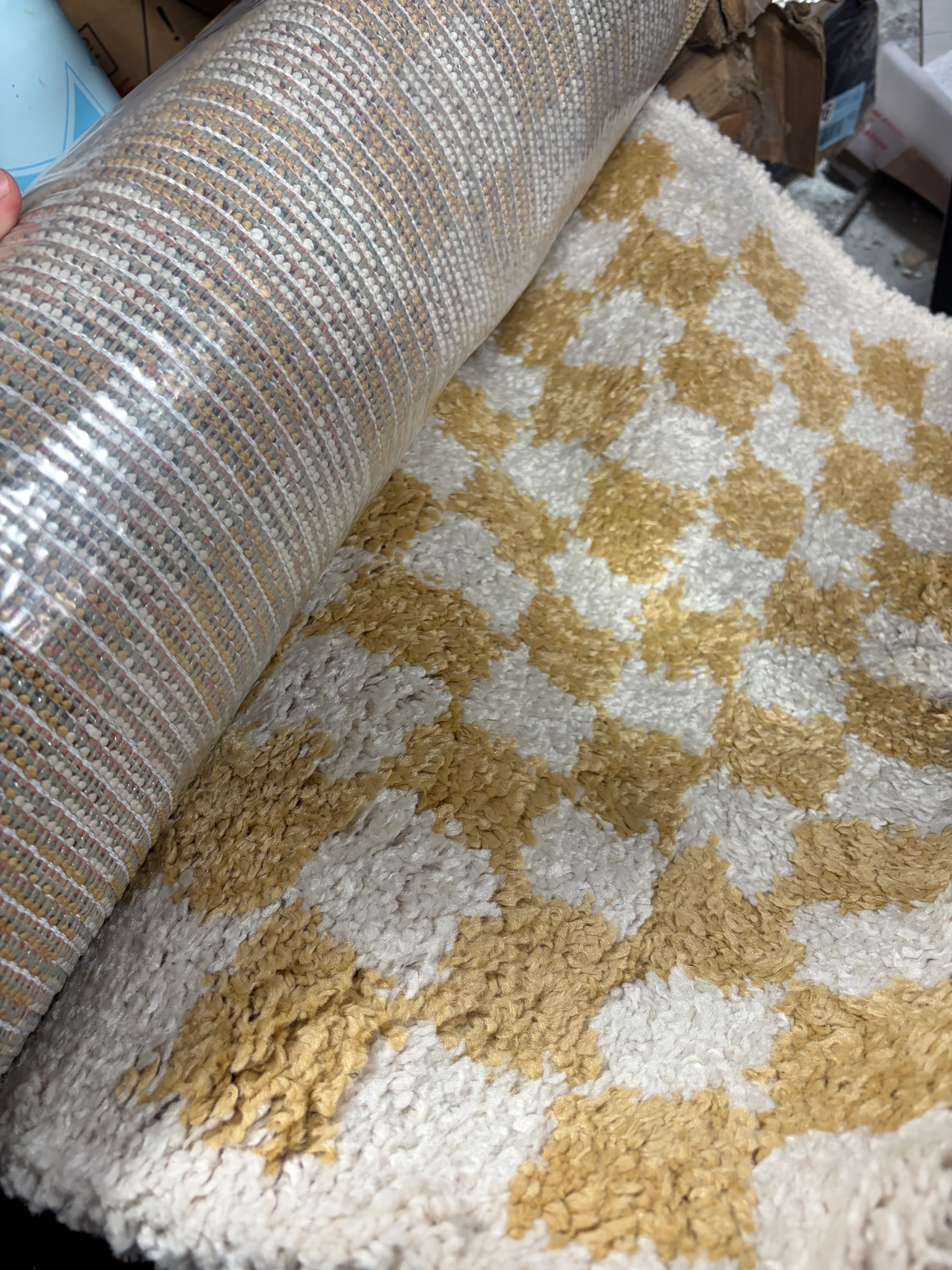 Covey Checkered Shag Area Rug 2' 2" x 10' - Image 7