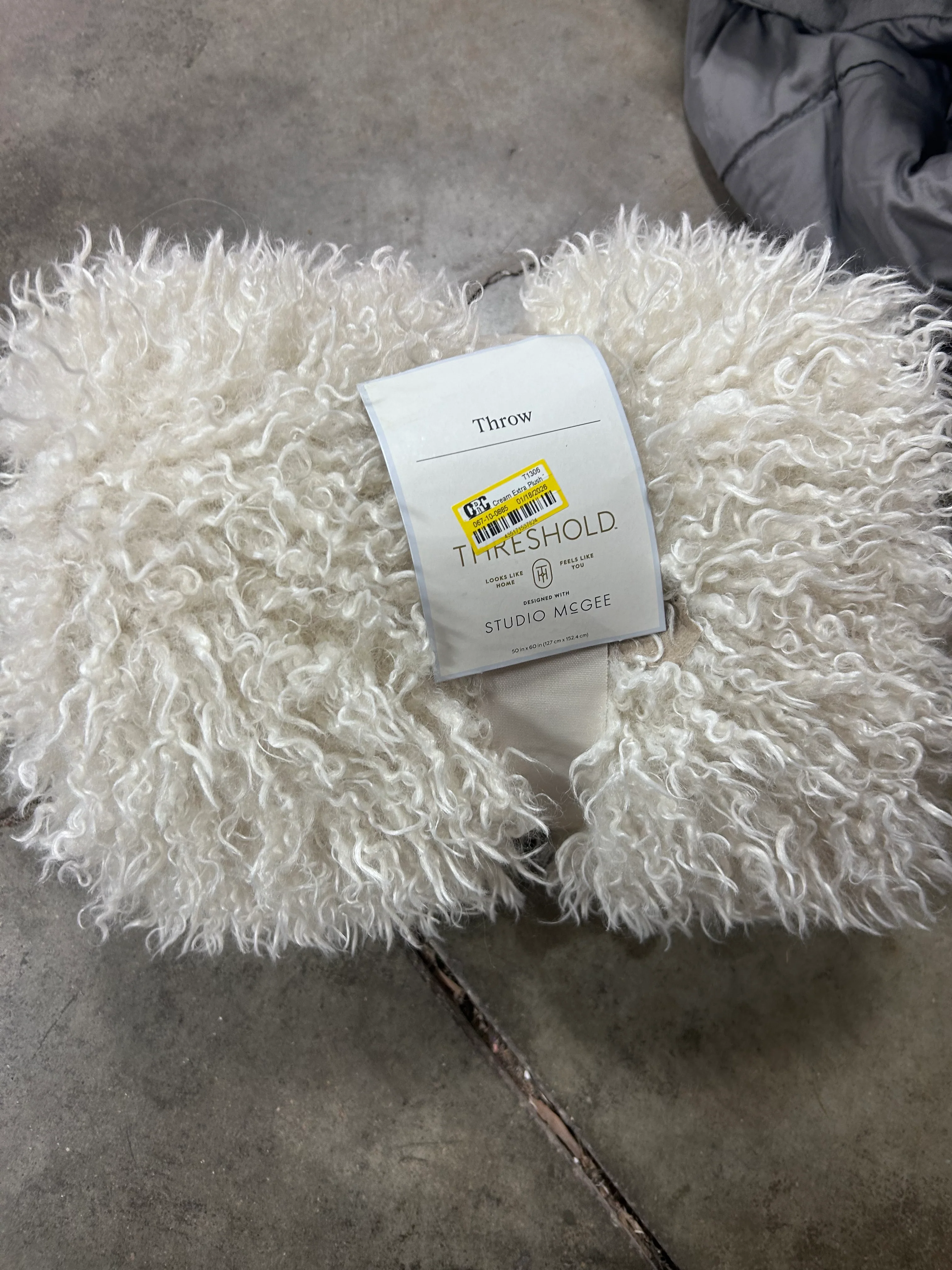 Cream Extra Plush Throw - Image 4