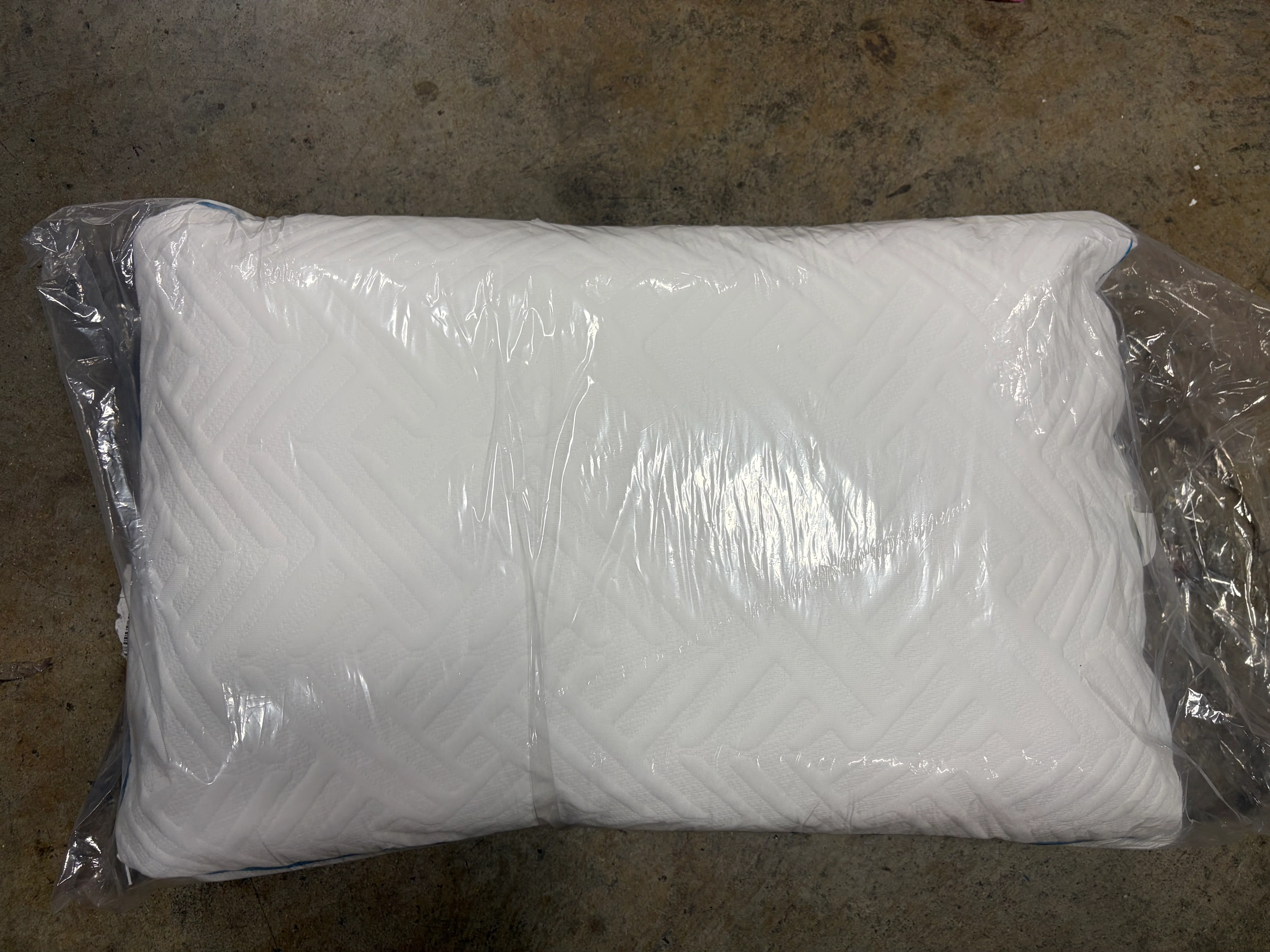 Deluxe Down Alternative Pillow - Image 5
