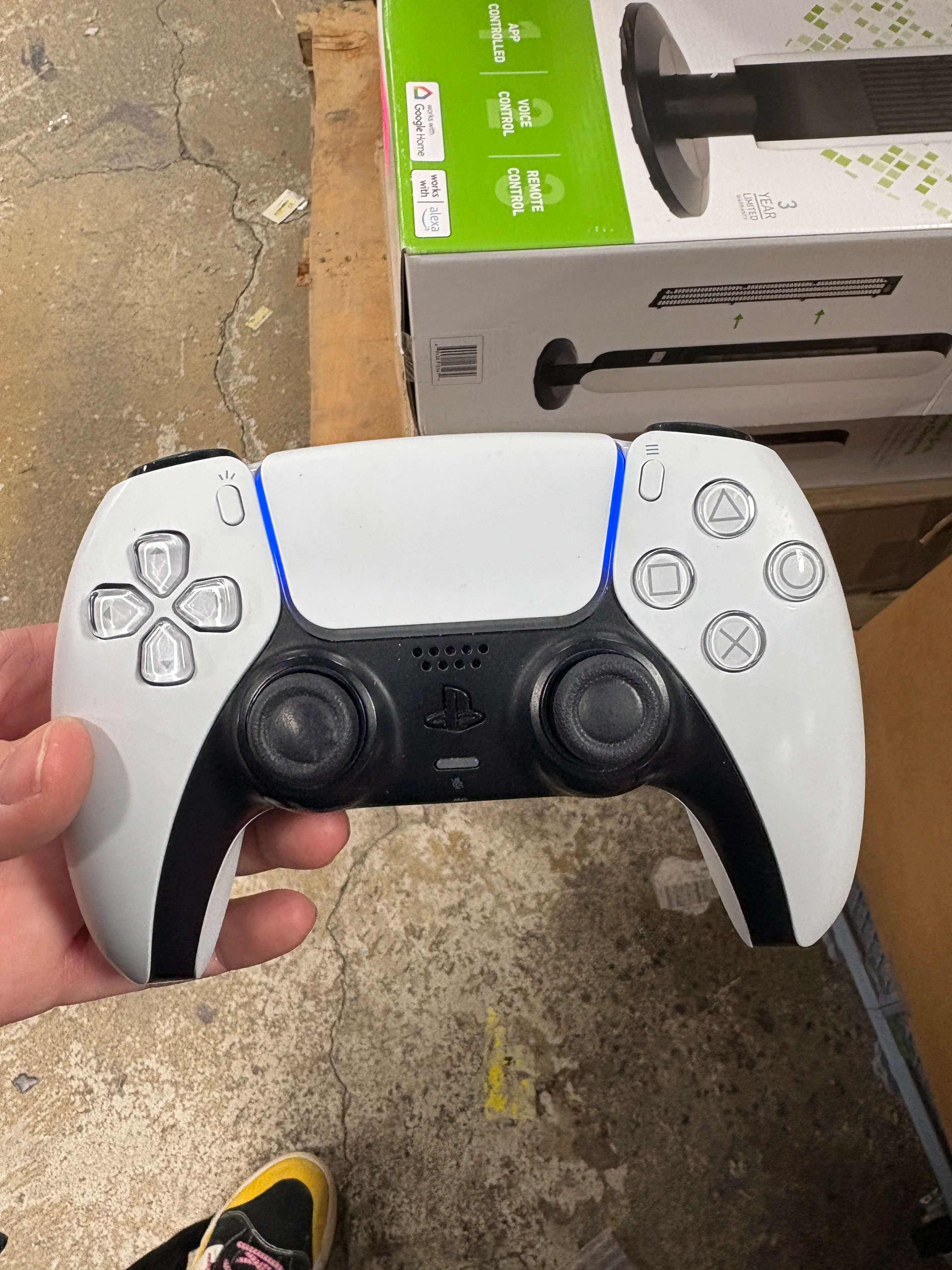 DualSense Wireless Controller for PlayStation - White/Black - Image 10