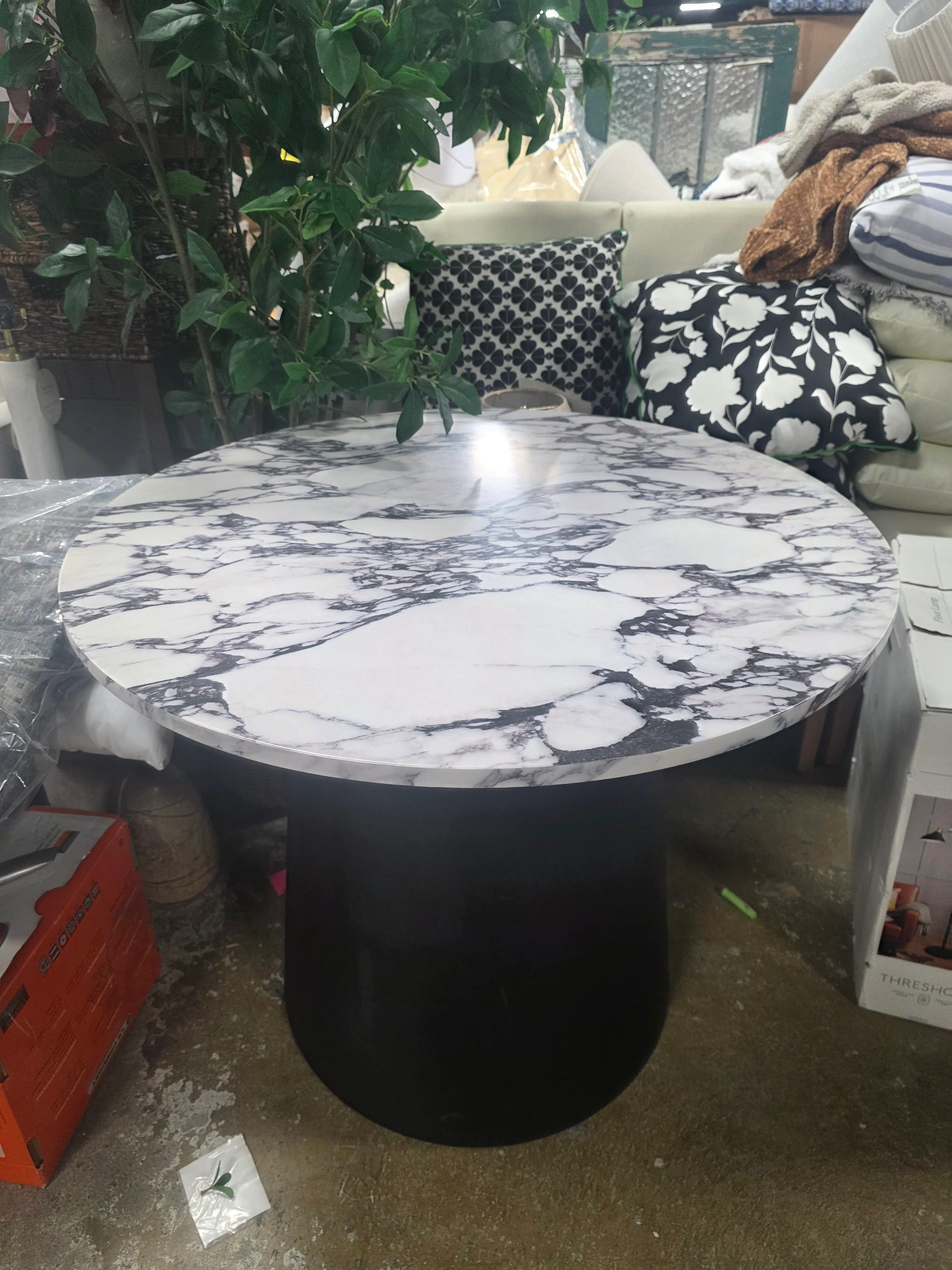 Dwen 35" Modern Faux Marble Round Pedestal Console Table - SHOWROOM ITEM
