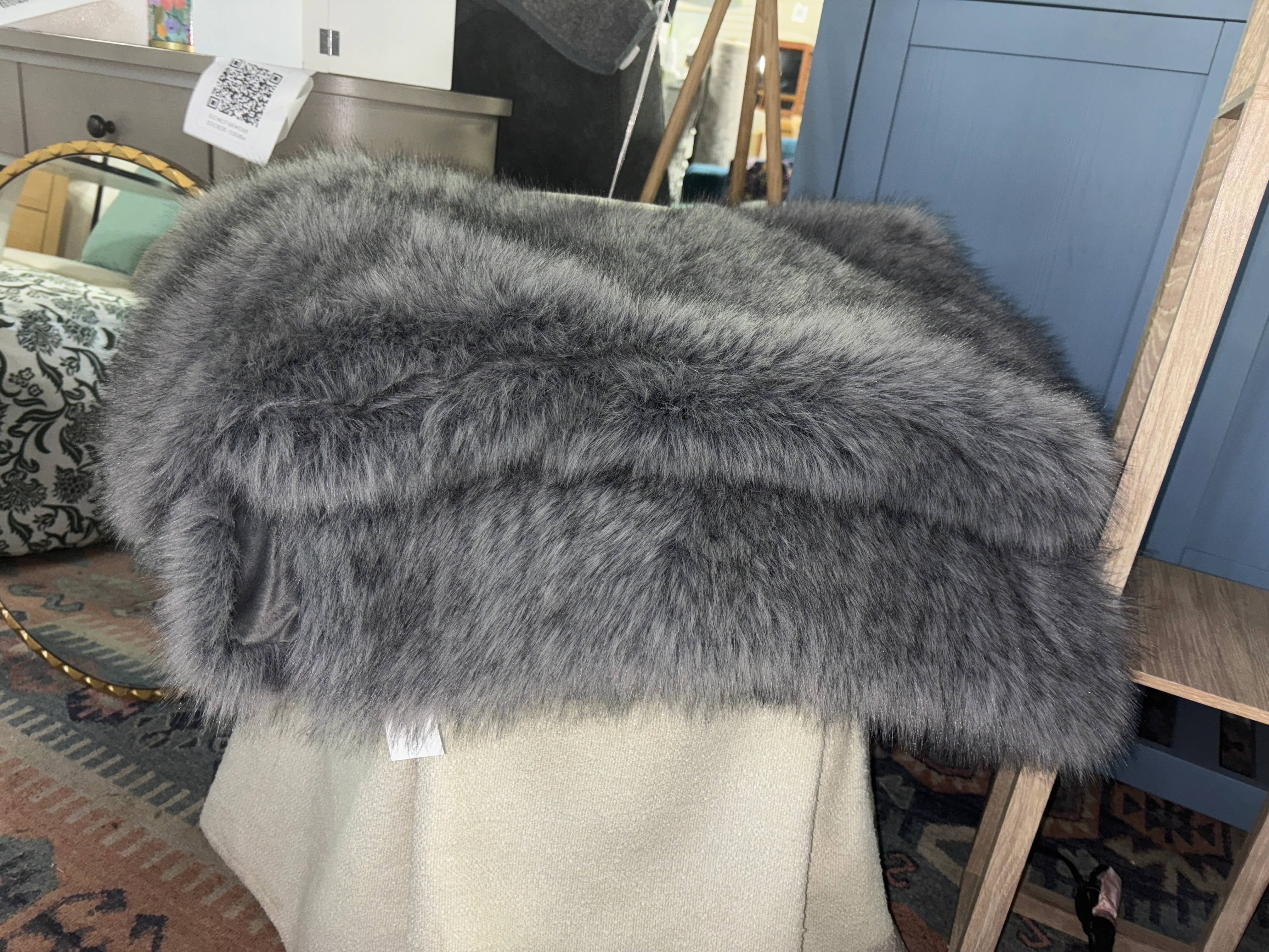 Faux Fur Throw Blanket Gray SHOWROOM ITEM - Image 2