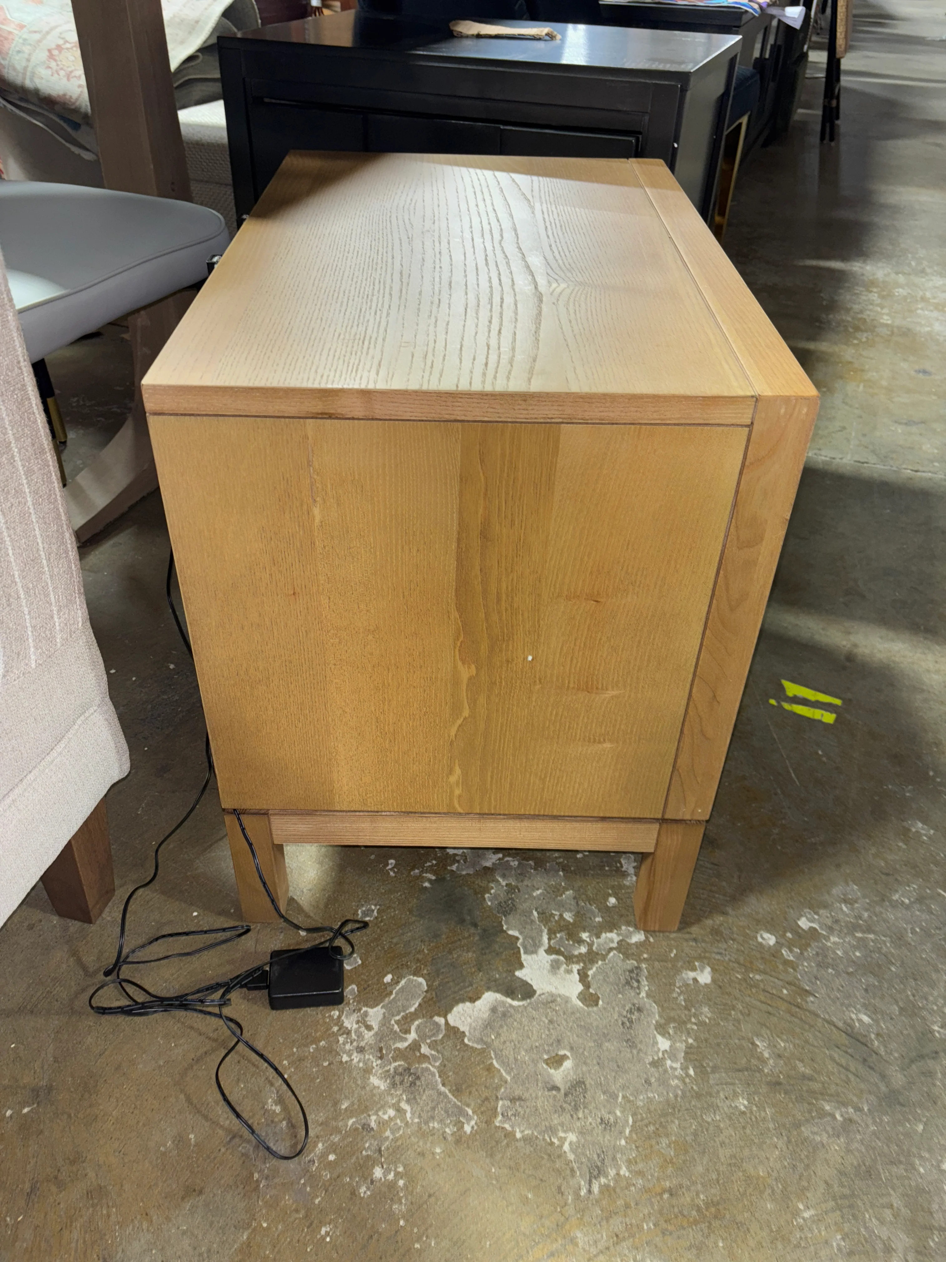 Finnian 24'' W Nightstand SHOWROOM ITEM - Image 4