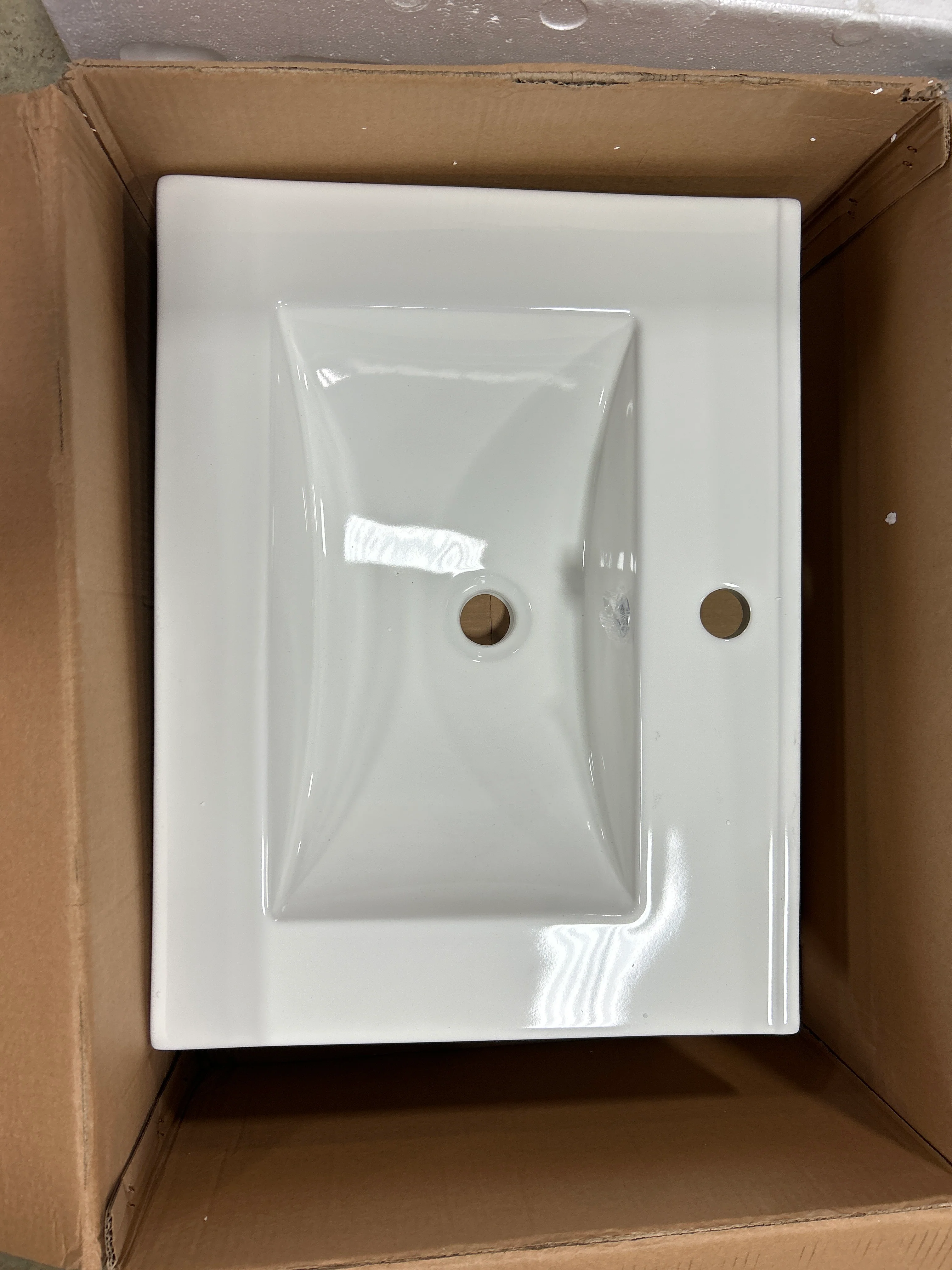 Frameport Single Bathroom Vanity Top in White with Sink - Image 2