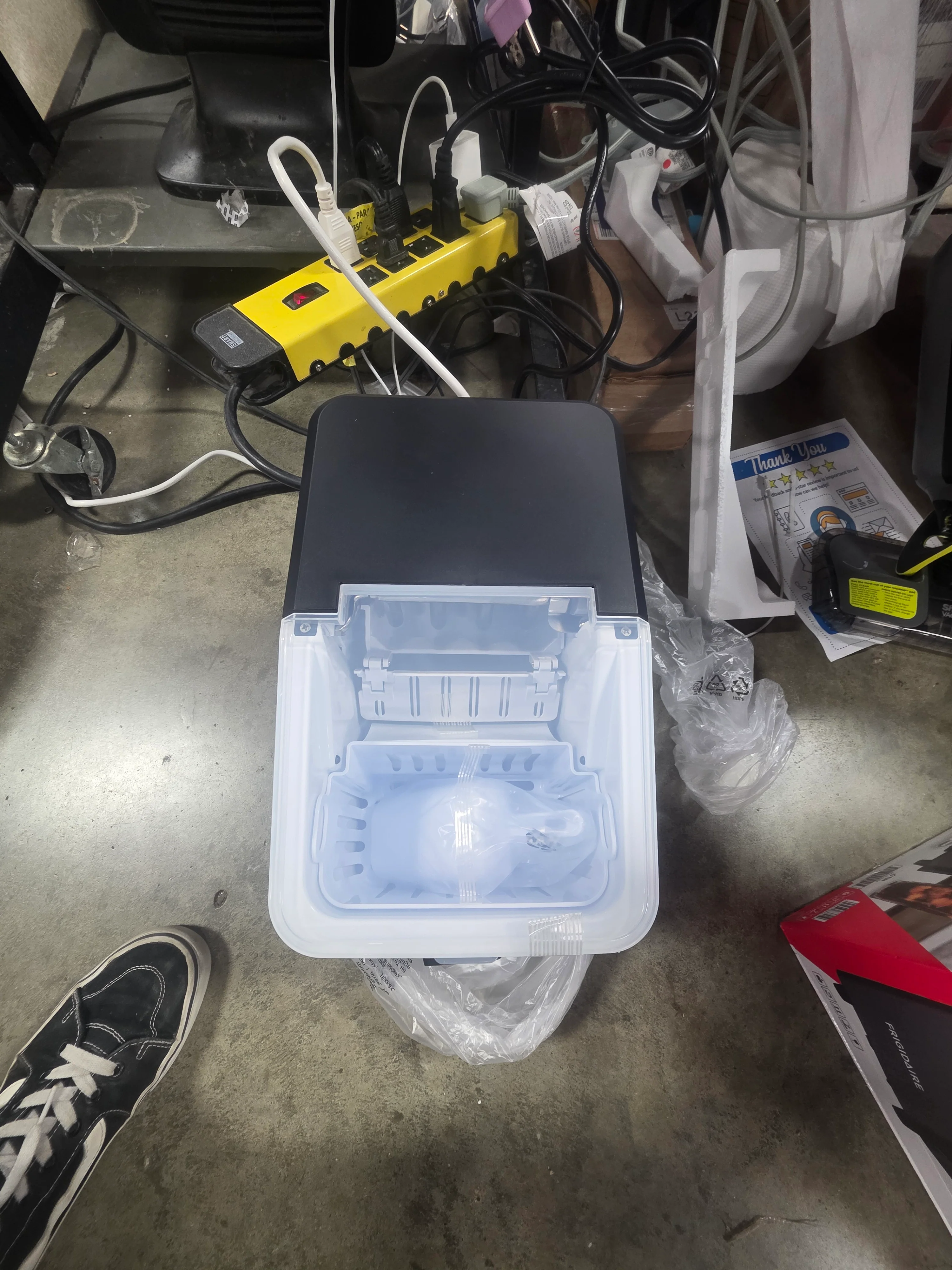 Frigidaire Bullet Ice Maker - Image 7