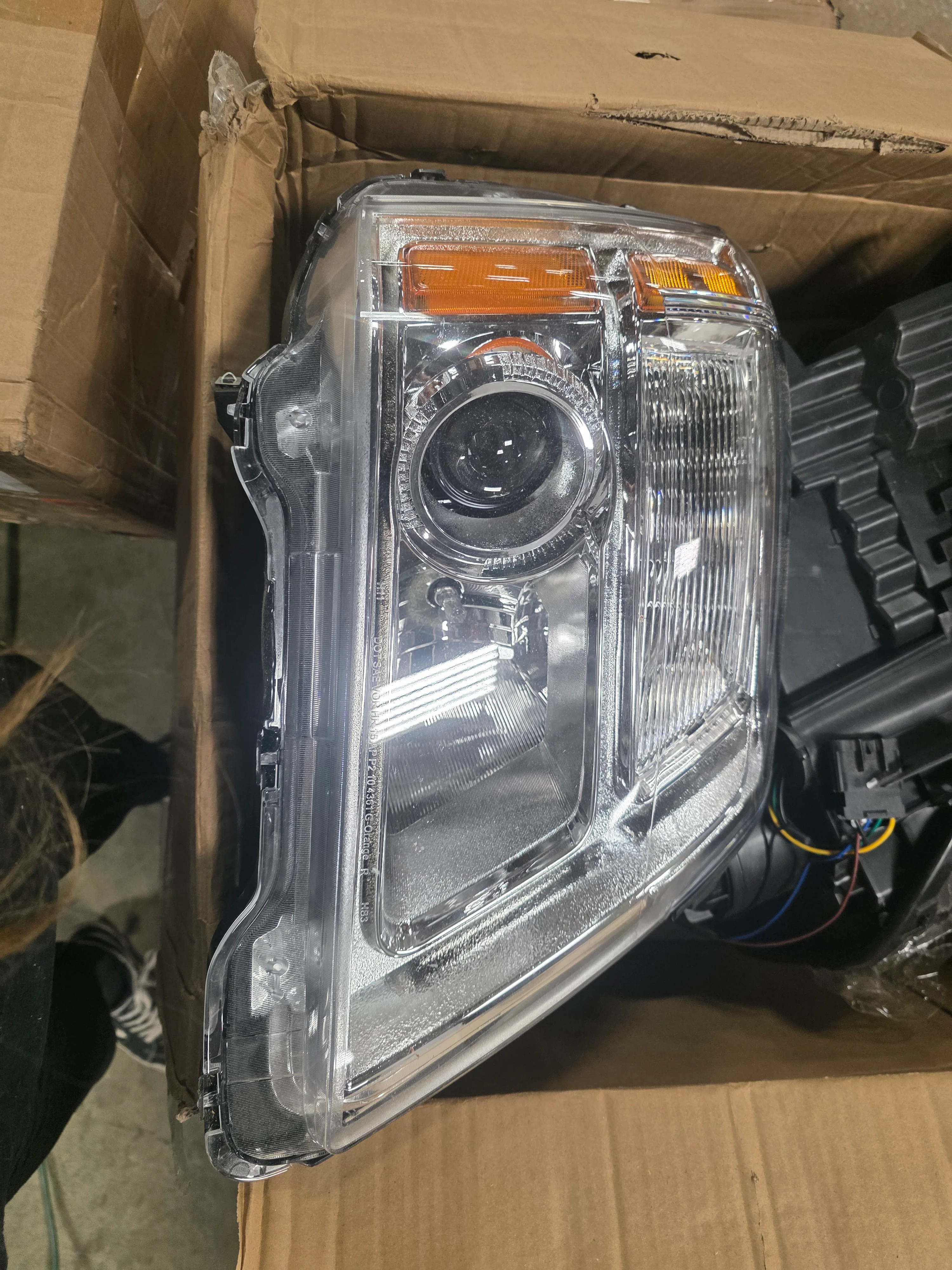 Front Headlight w/Bulbs Left and Right Side Halogen Compatible - Image 7
