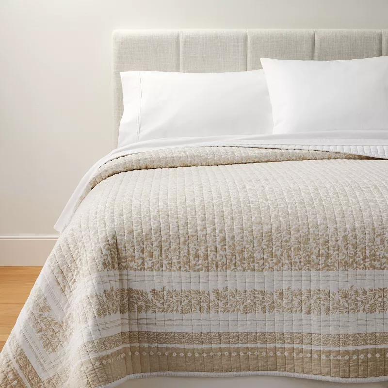 Full/Queen Decorative Border Cotton Slub Wood Block Print Quilt White/Beige Floral