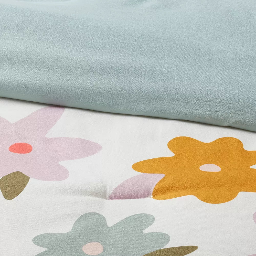 Floral Value Multi-Piece Kids' Bedding Set Full/Queen - Image 4