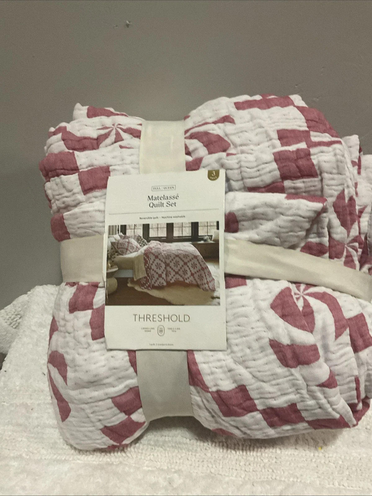 Full/Queen Holiday 3 Pcs Matelasse Quilt Set Reversible - Image 4