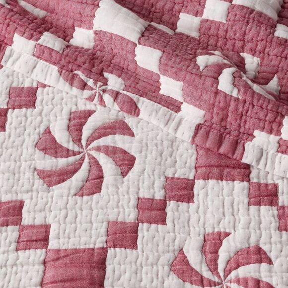 Full/Queen Holiday Matelasse Quilt Set Red - Red - Image 3