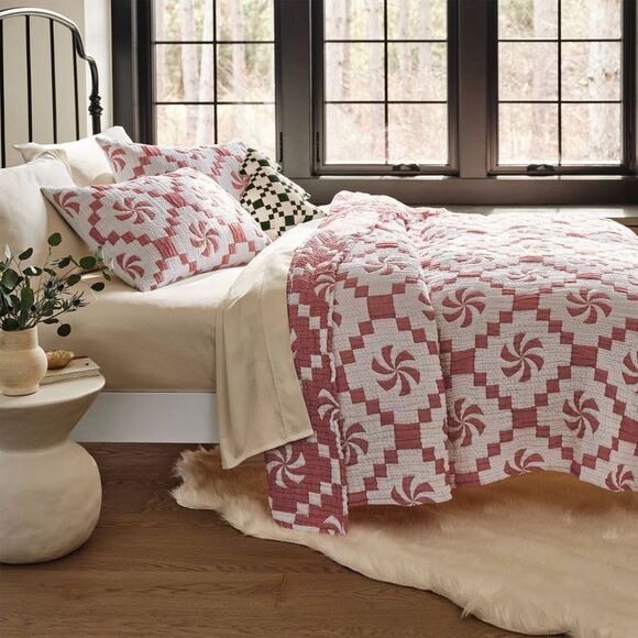 Full/Queen Holiday Matelasse Quilt Set Red - Red - Image 4