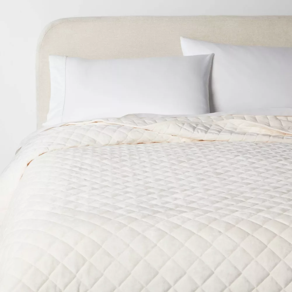 Full/Queen Luxe Diamond Stitch Velvet Quilt Ivory