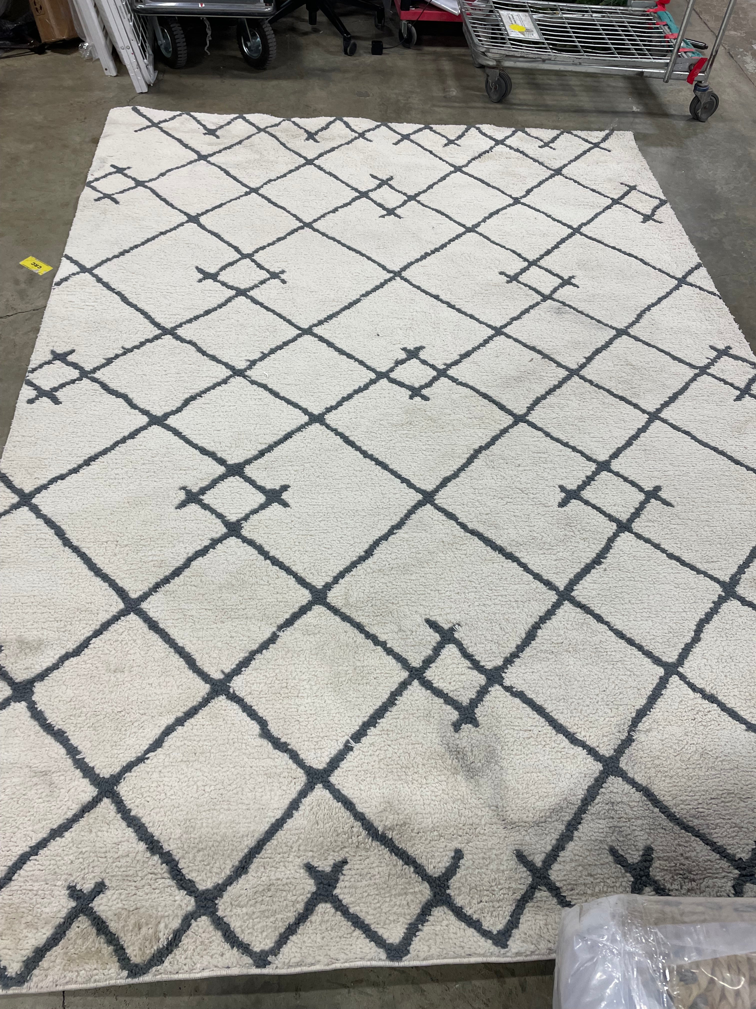 Geometric Design Woven Rug - 5x7 - Image 5