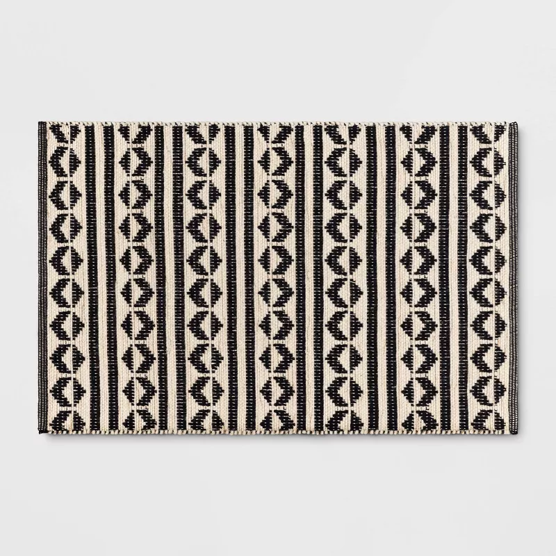 Geometric Woven Accent Rug Black 2'x4'