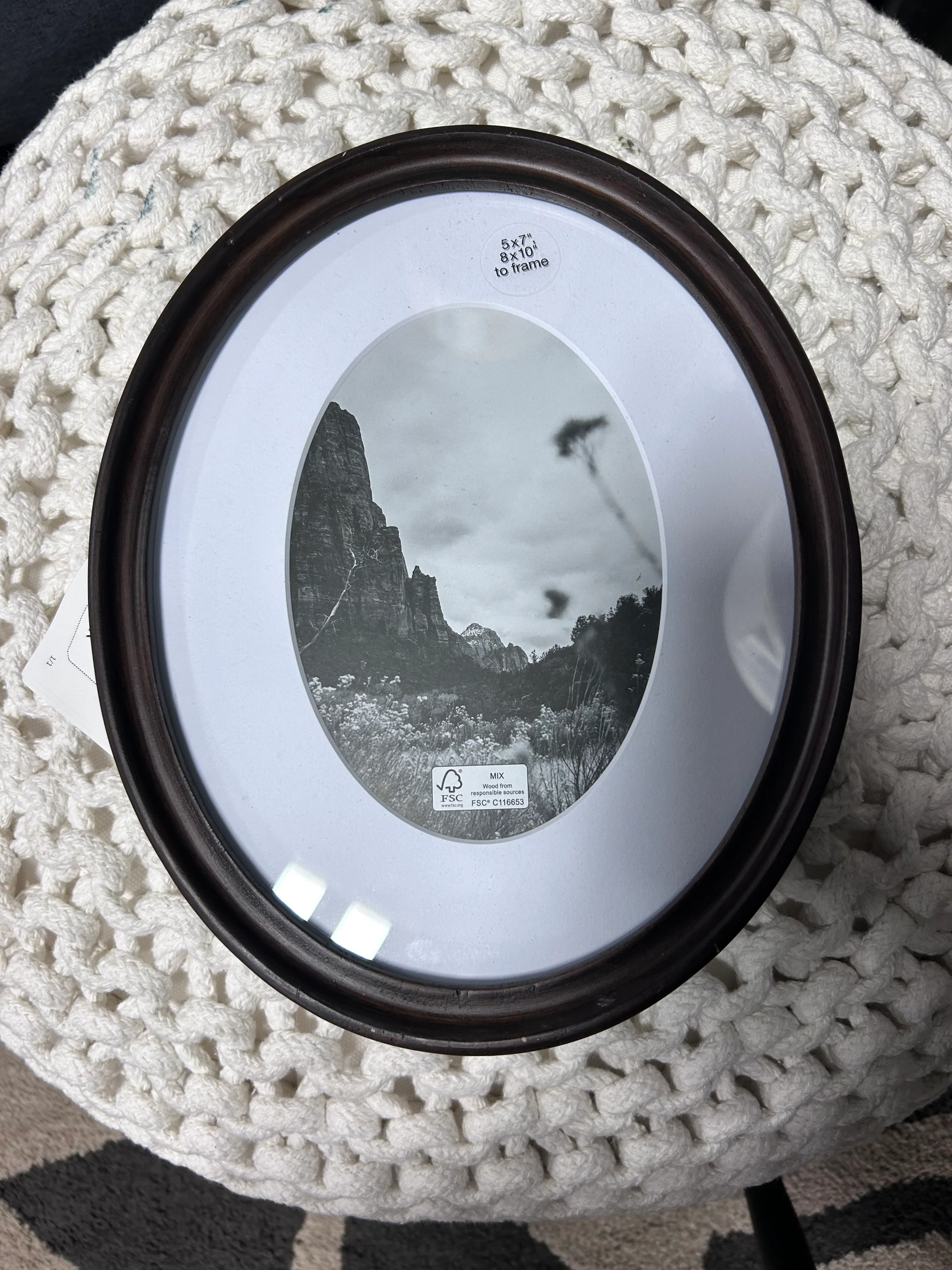 Guangmc walnut Oval Wooden Picture Frame for Home Decoration - 5x7 or 8x10 Inch SHOWROOM ITEM