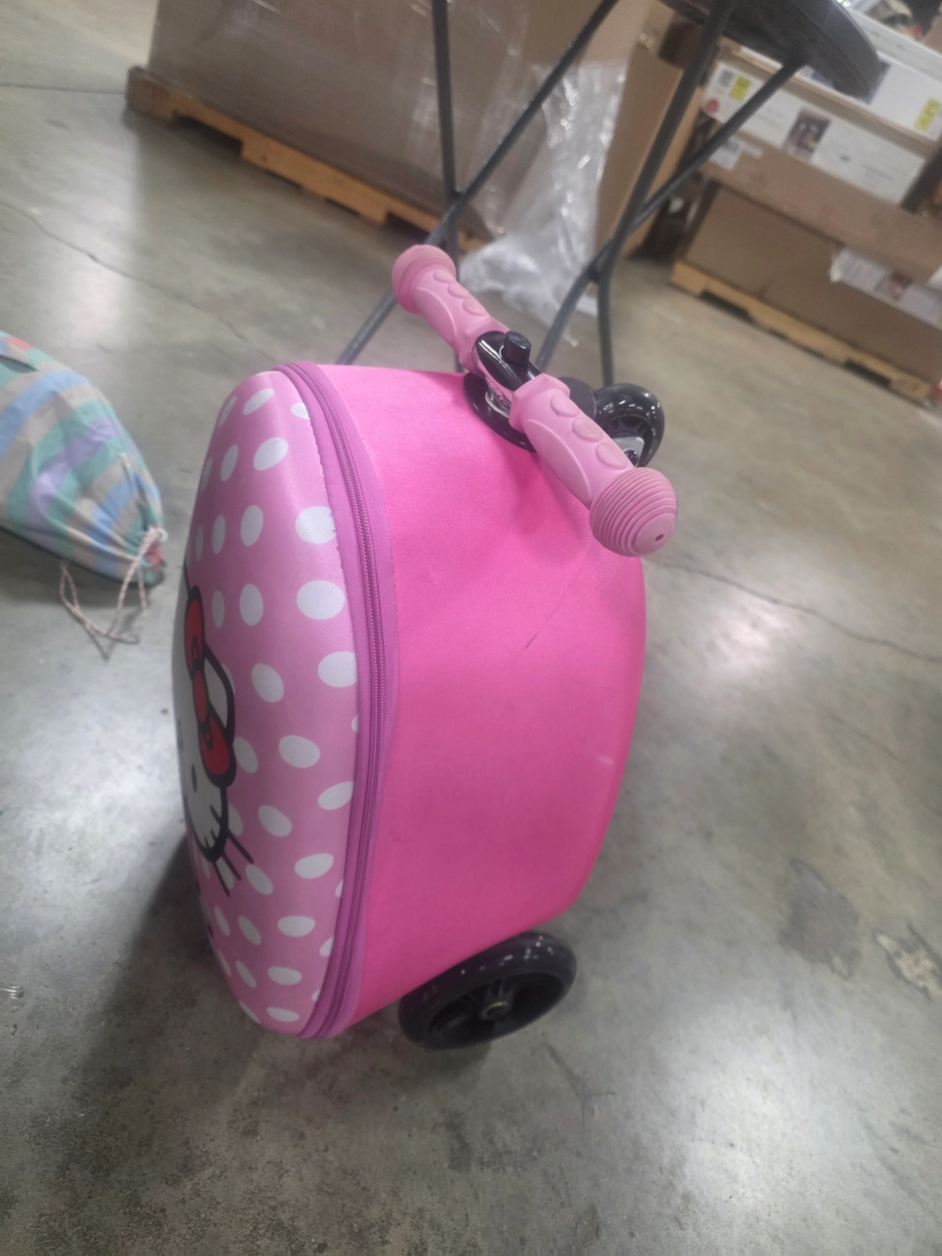 Hello Kitty Hardside Carry On Scooter Suitcase - Image 6