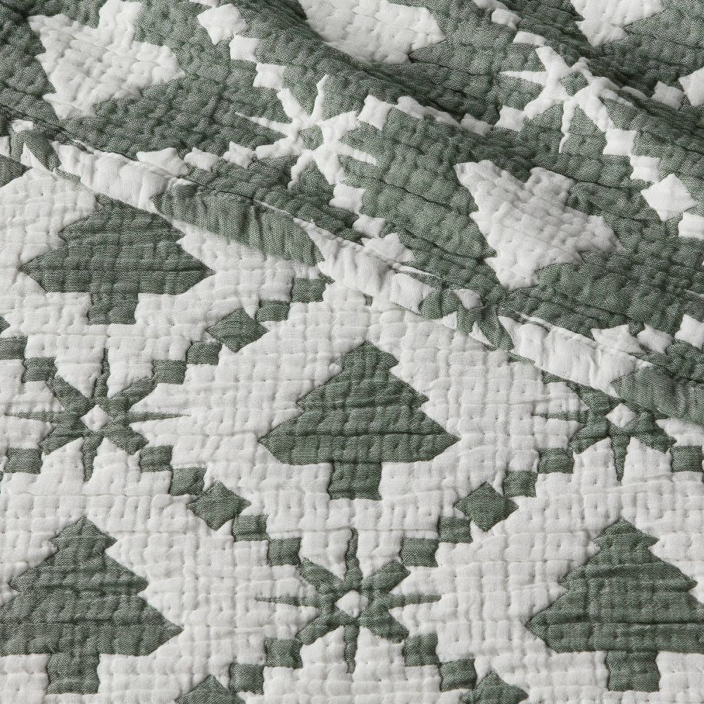 Holiday Matelasse Quilt Set Full/Queen - Image 4