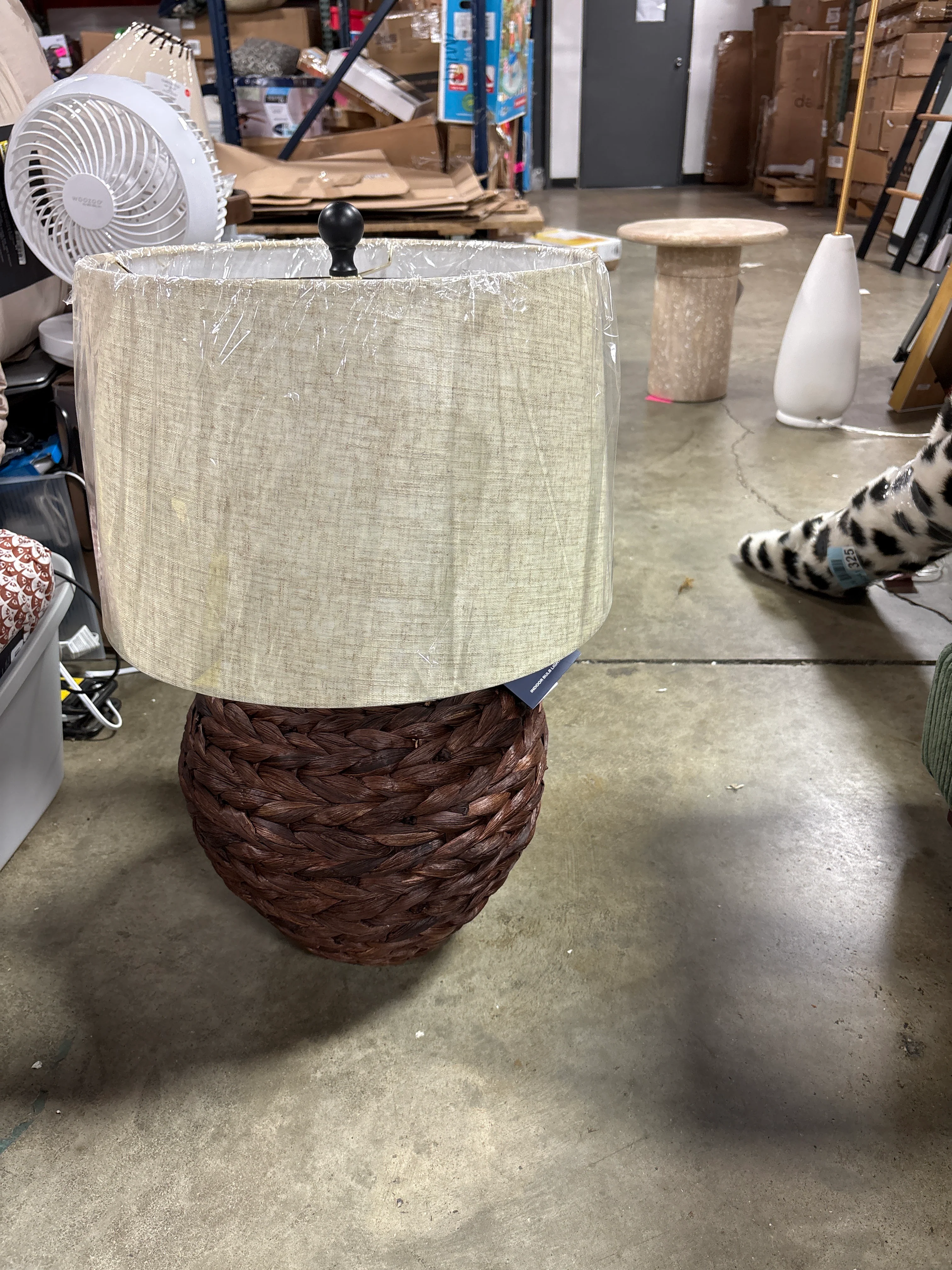 JONATHAN Y Alaro 24.5" Farmhouse Coastal Water Hyacinth Basket LED Table Lamp, Dark Brown SHOWROOM ITEM - Image 2