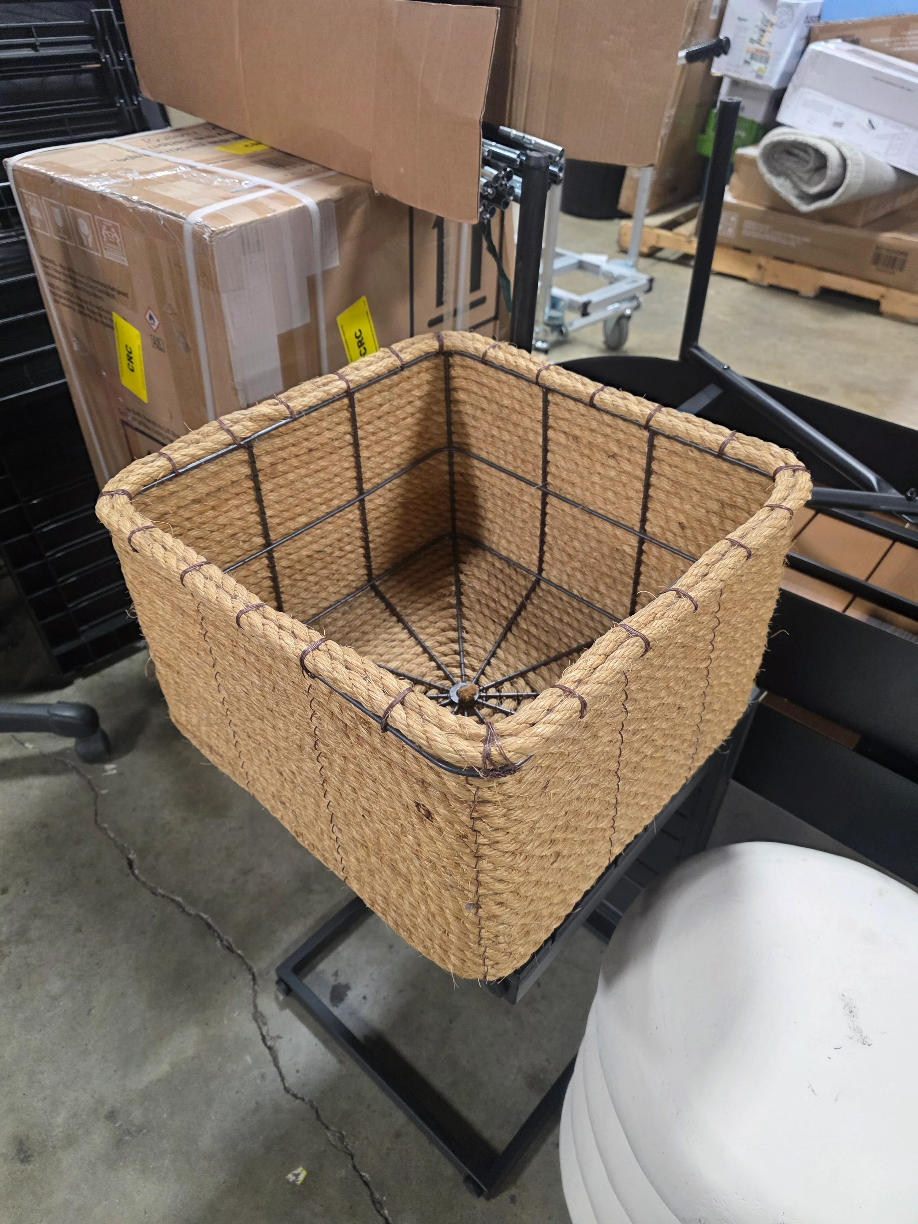 Jute and wire Plant Pot without plastic inline - Final Cut