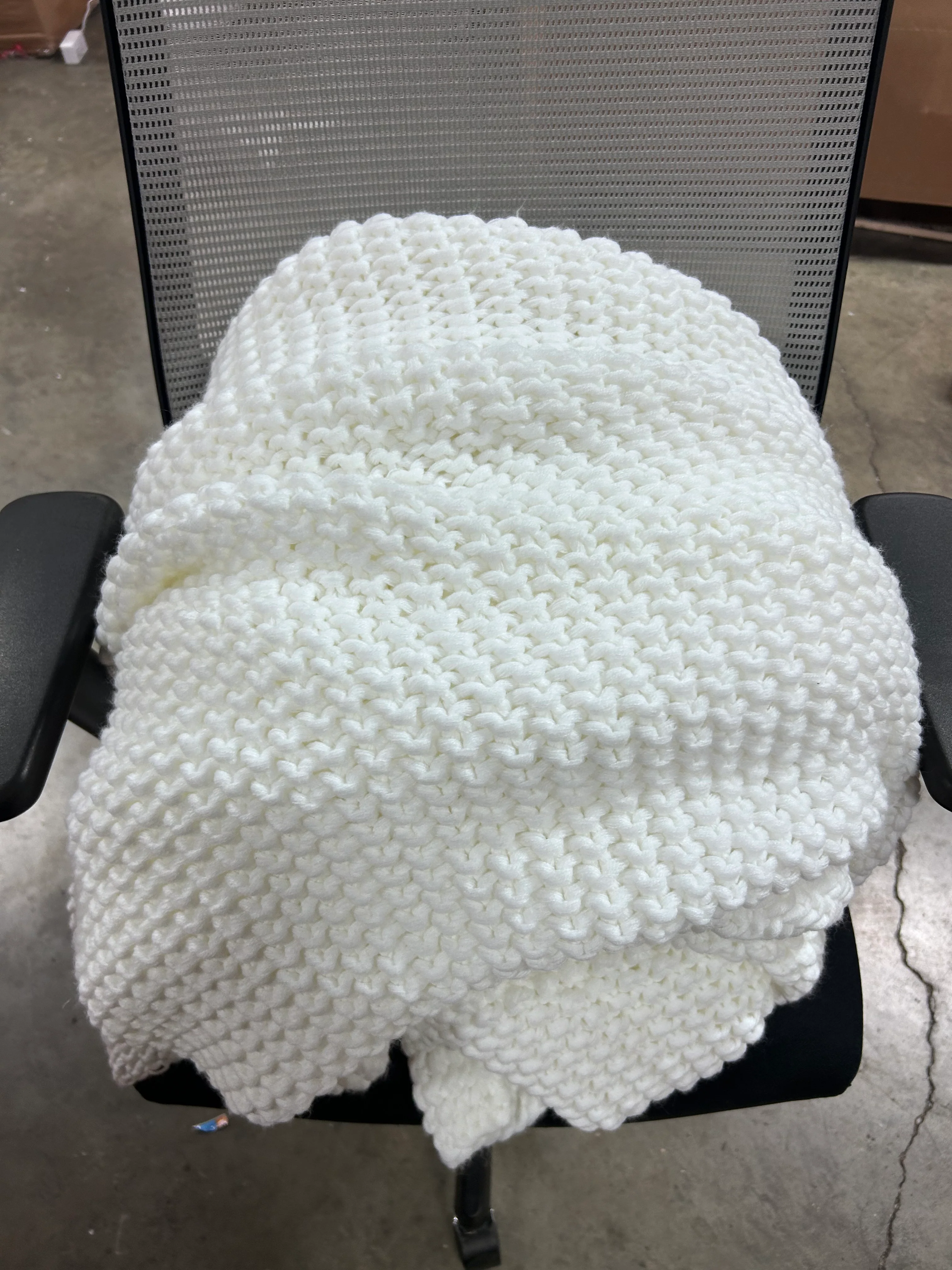 Chunky Knit Bed Blanket White King - Image 5