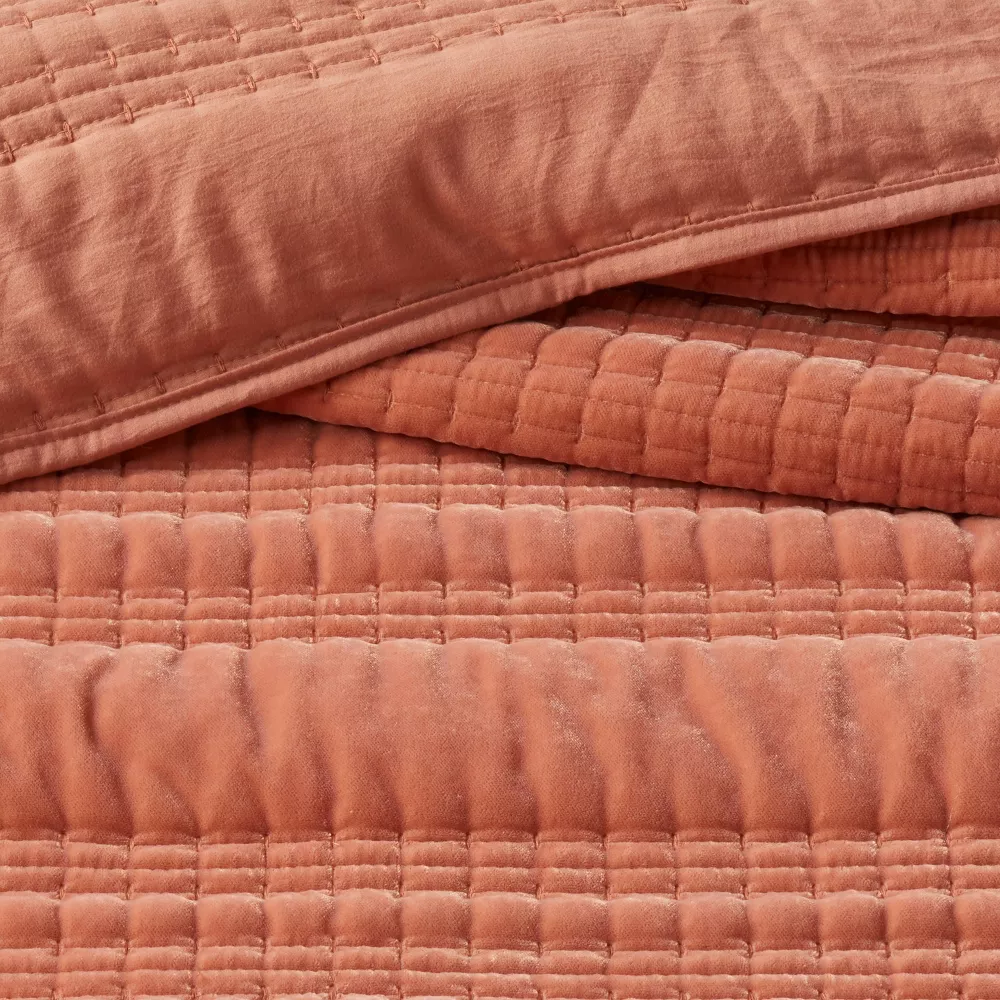King Lofty Velvet Quilt Terracotta/Bronze - Image 2