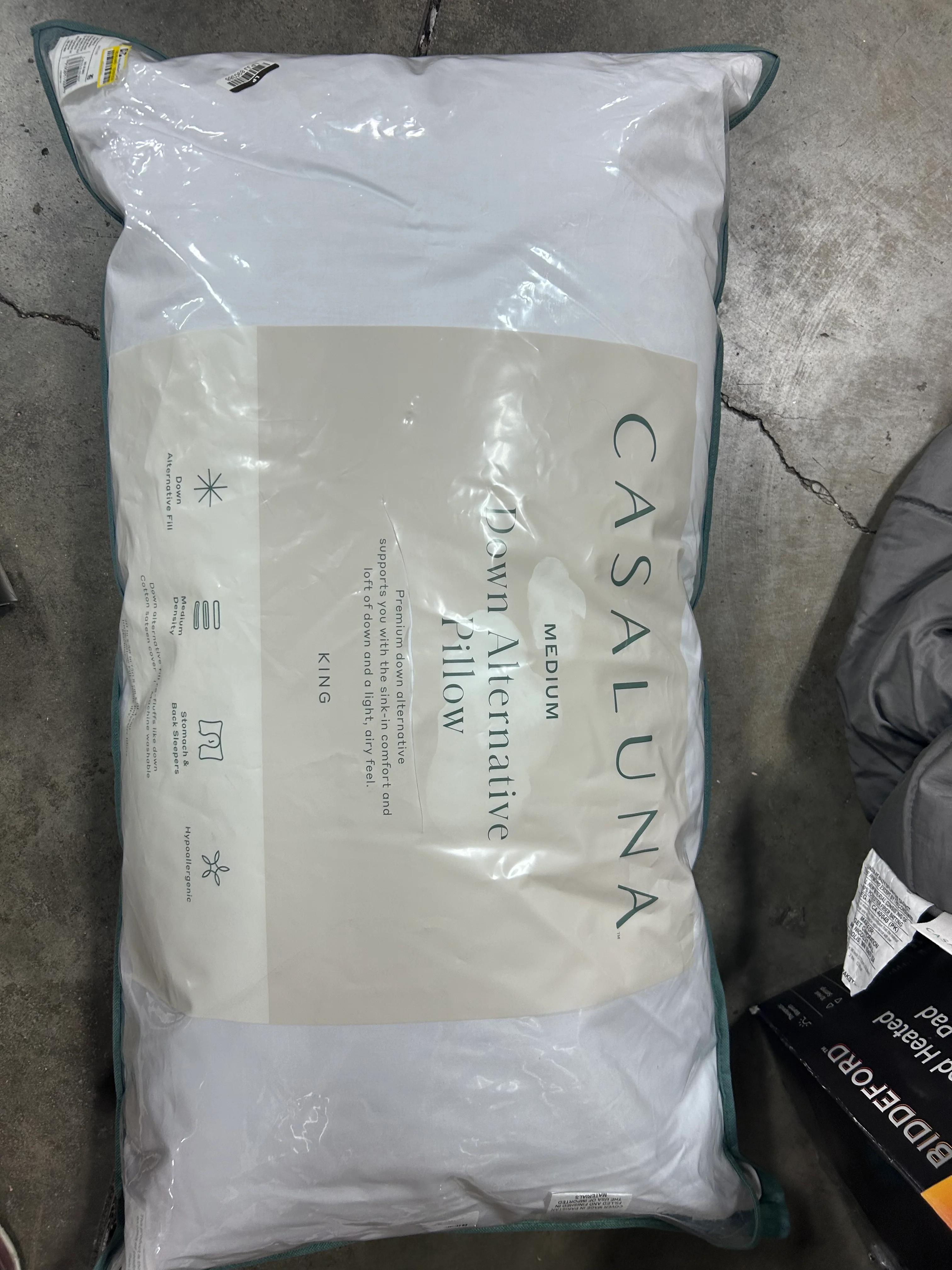 King Medium/Firm Machine Washable Medium Down Alternative Pillow - Image 6