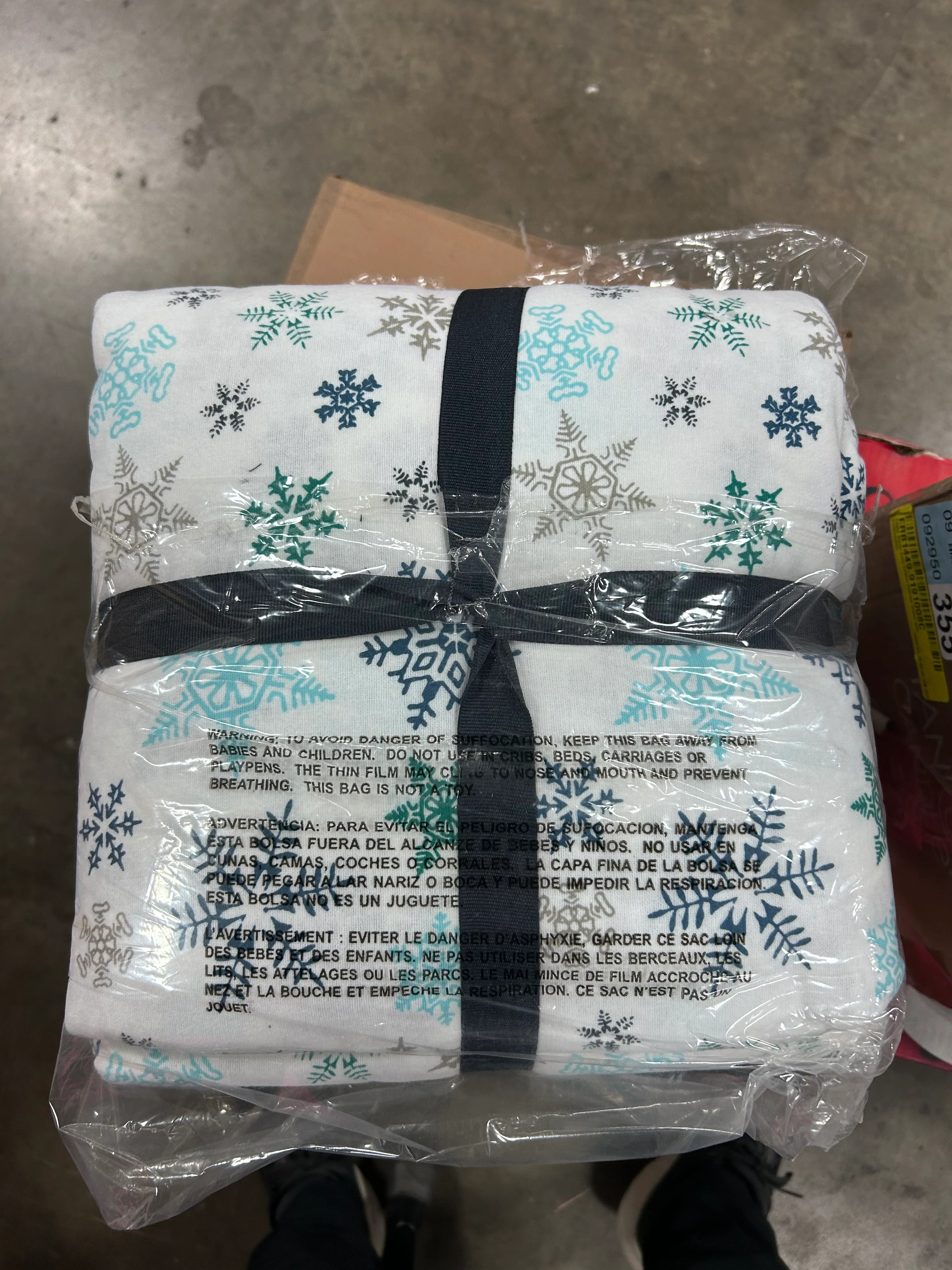 King Patterned Flannel Sheet Set Blue Snowflakes, - Image 6