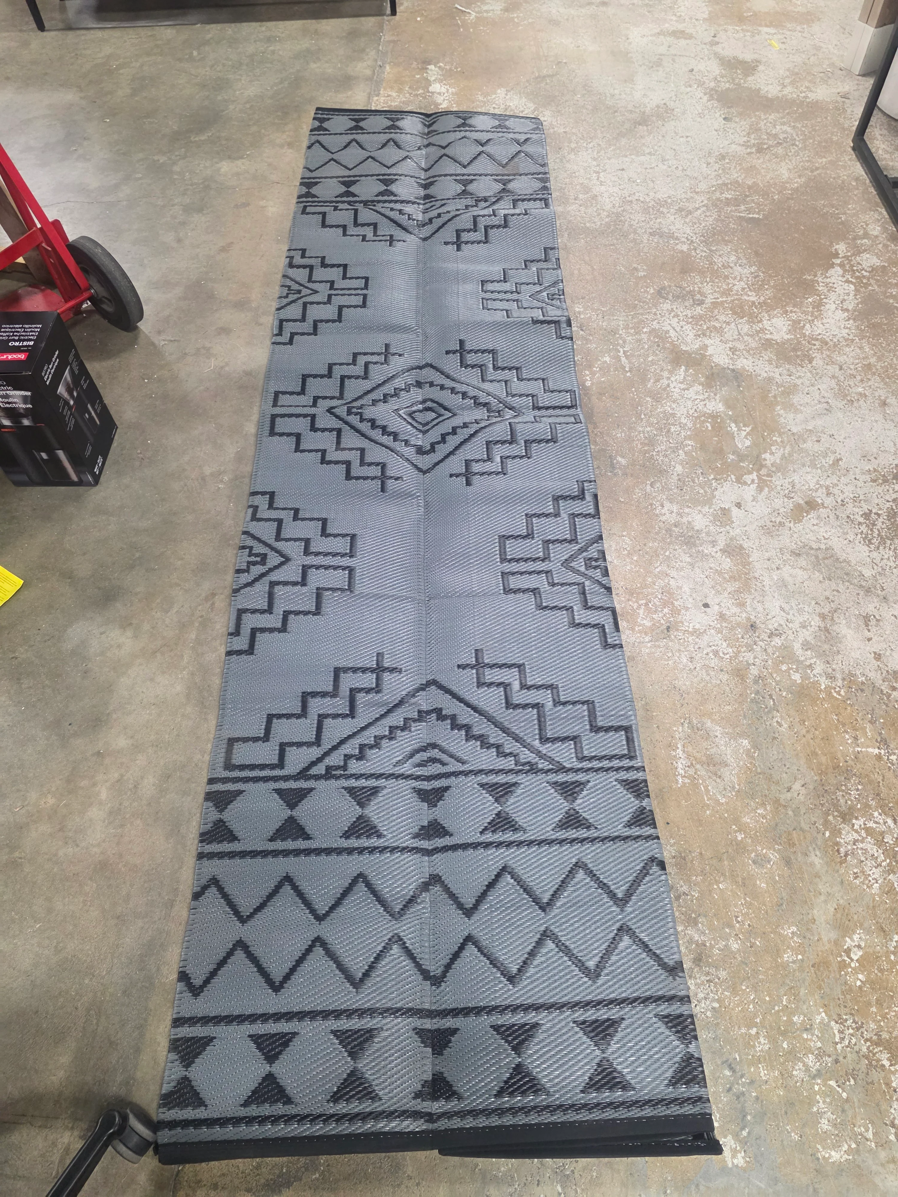 Large Outdoor Waterproof Plastic Straw Rug 9'x12' - Image 7
