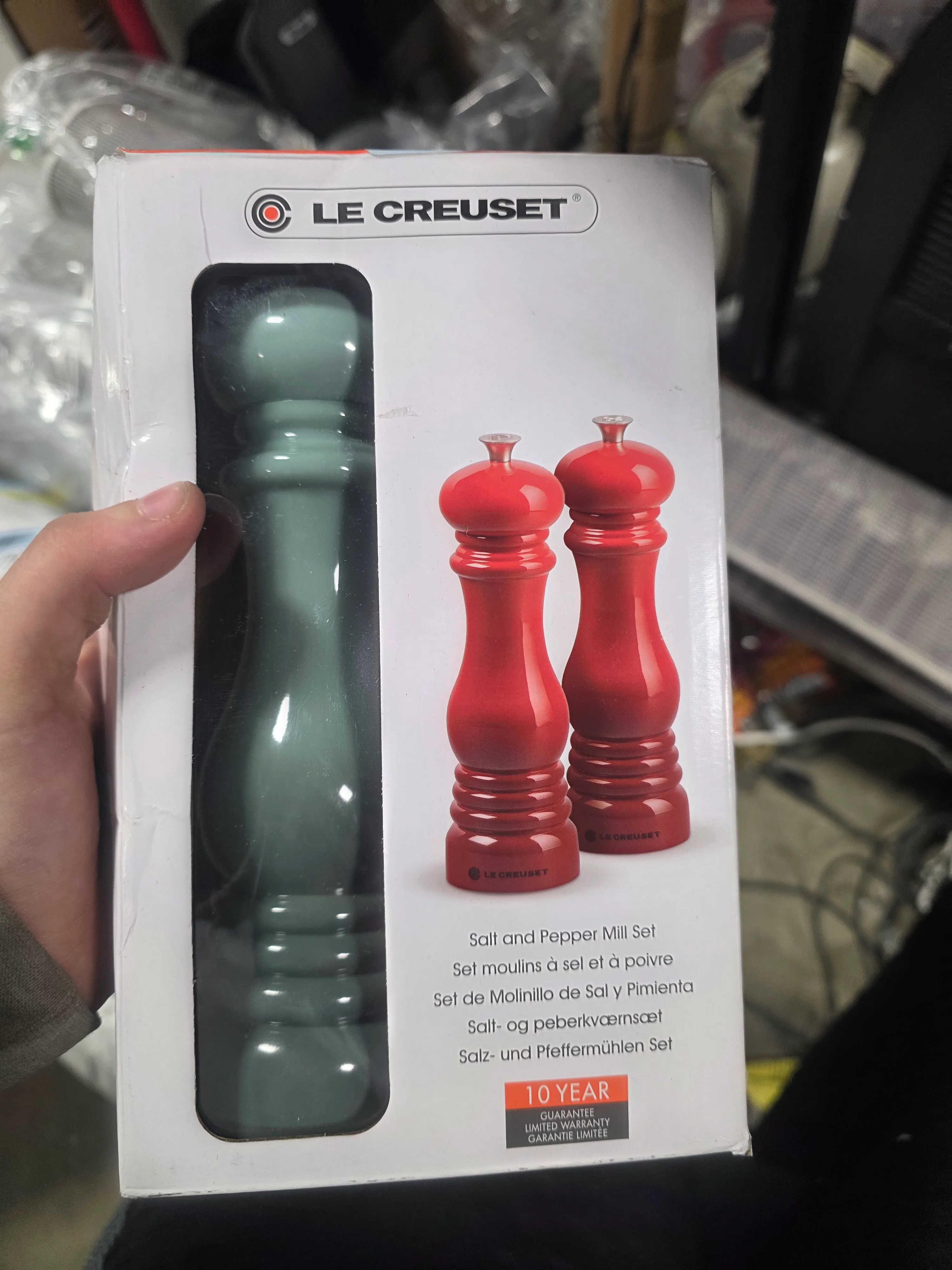 Le Creuset Acrylic Classic Salt And Pepper Mill Set Sea Salt - Image 4
