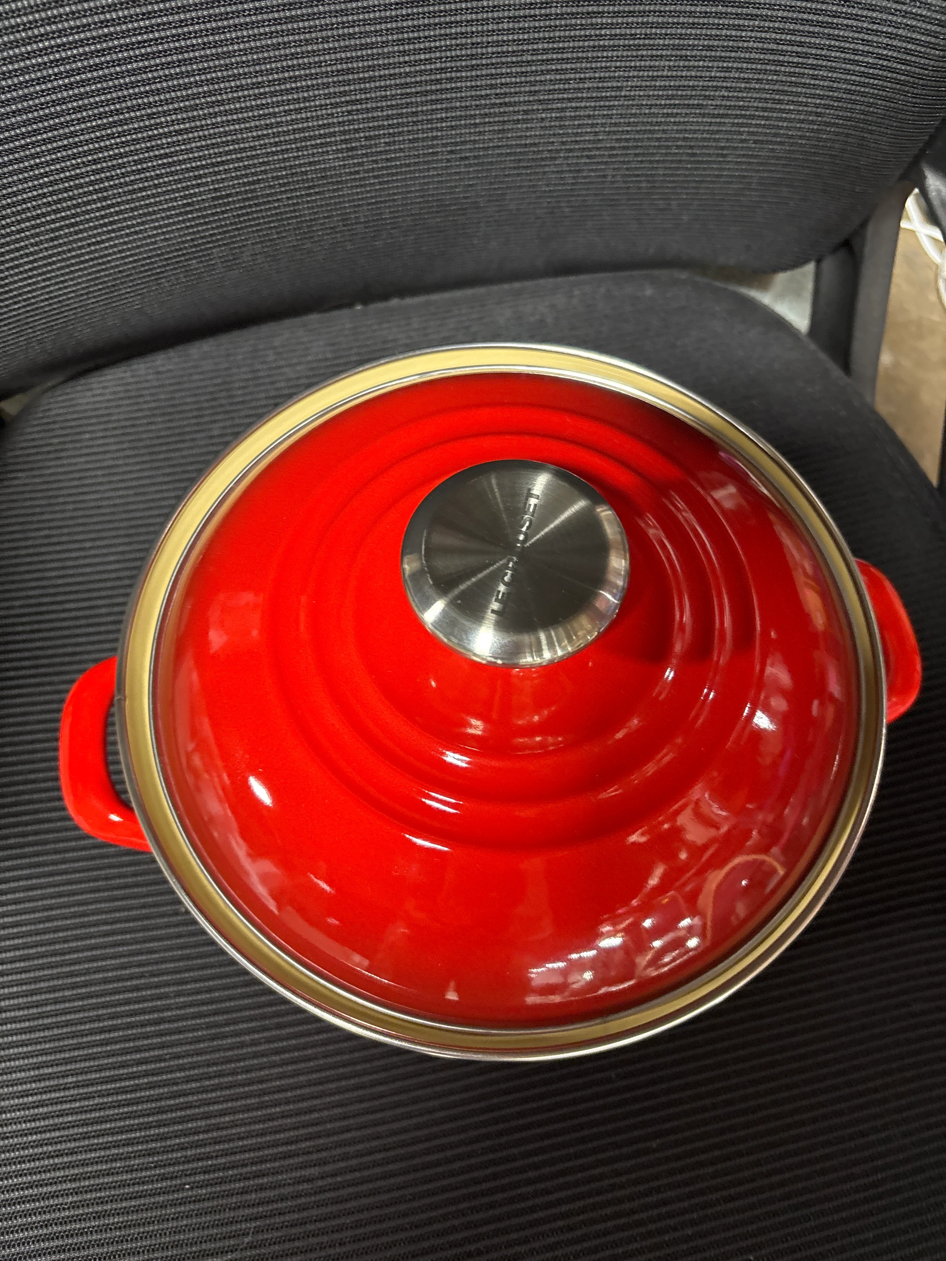 Le Creuset Traditional Petite 3.8qt Stockpot Cerise SHOWROOM ITEM - Image 3
