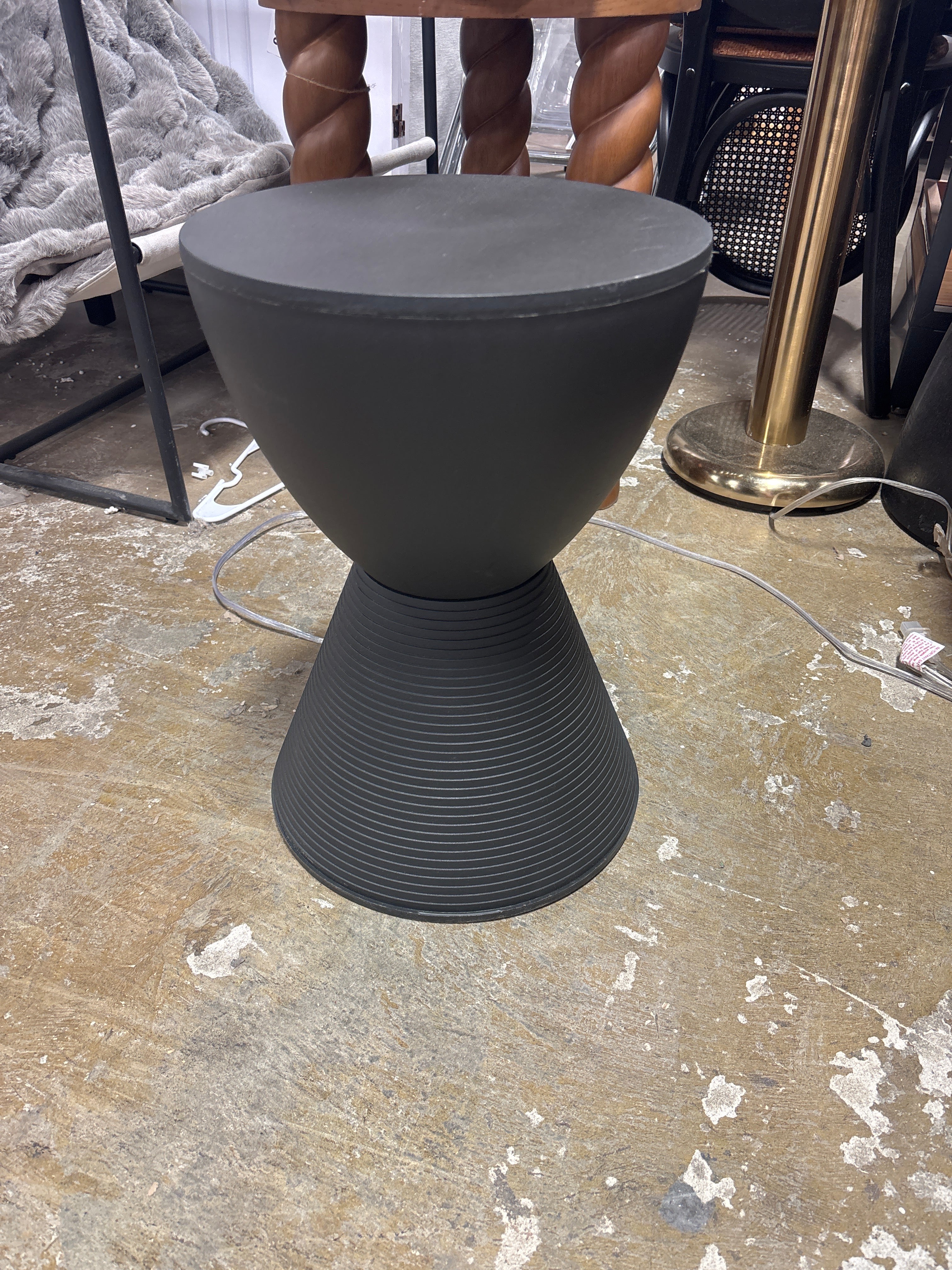 LeisureMod Modern Storage Round Side End Table SHOWROOM ITEM - Image 3