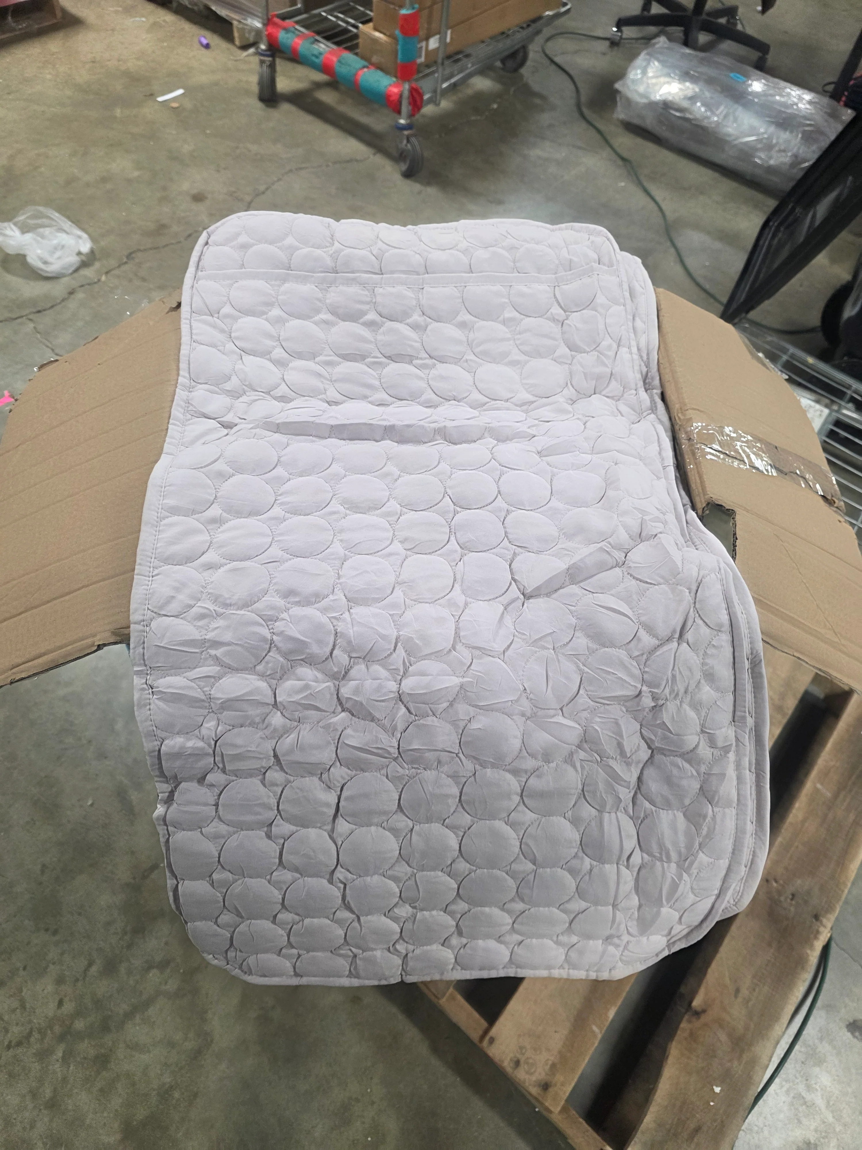 Lightweight Oversized Reversible Quilt Set with Shams King/Cali King - Image 6