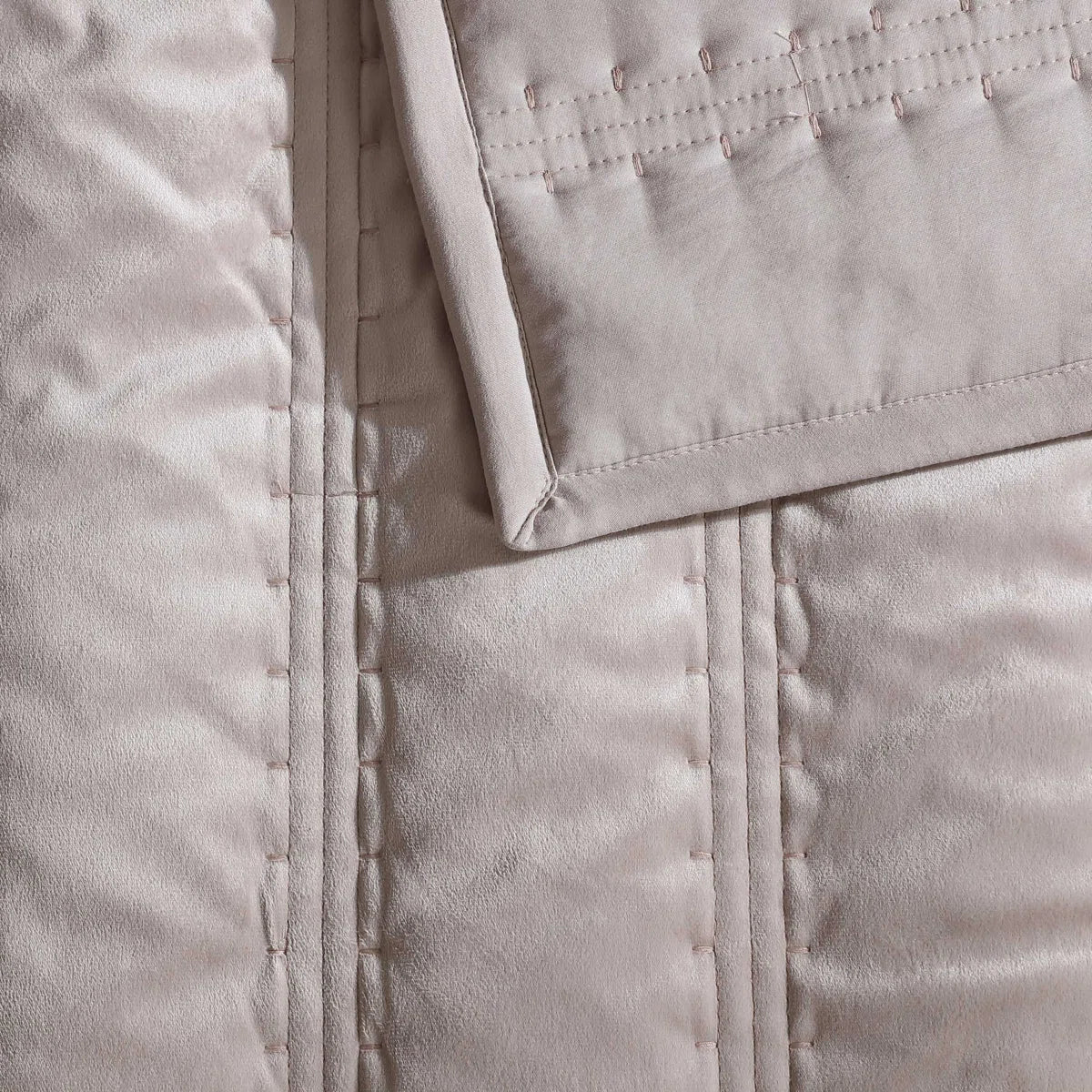 Linear Stitch Solid Quilt Set - Image 4