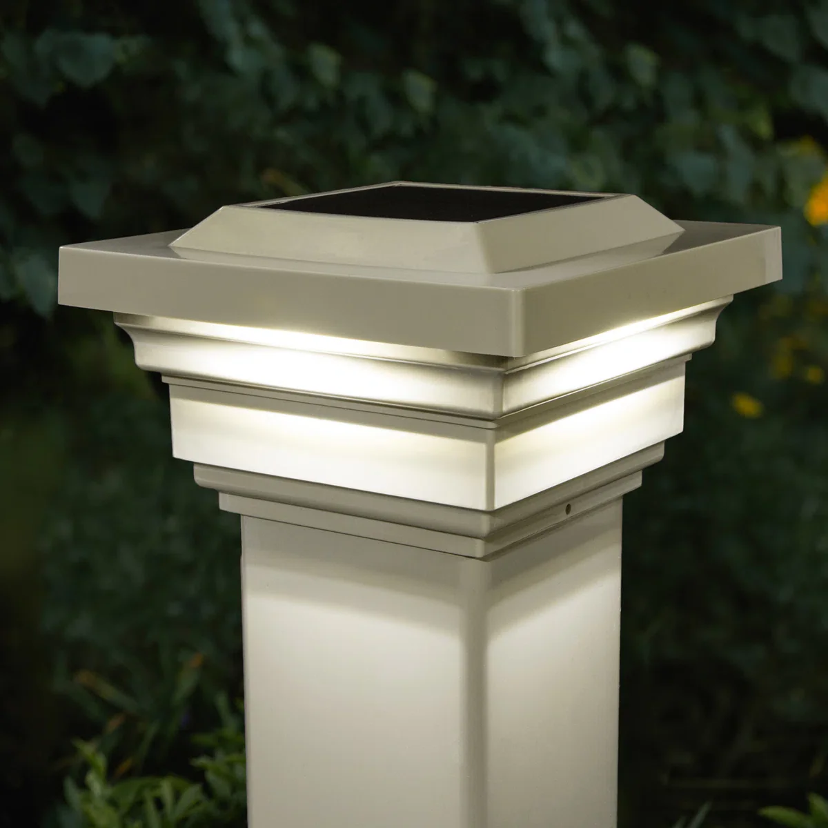 Low Voltage Solar Powered Integrated LED Fence Post Cap Light - Image 4