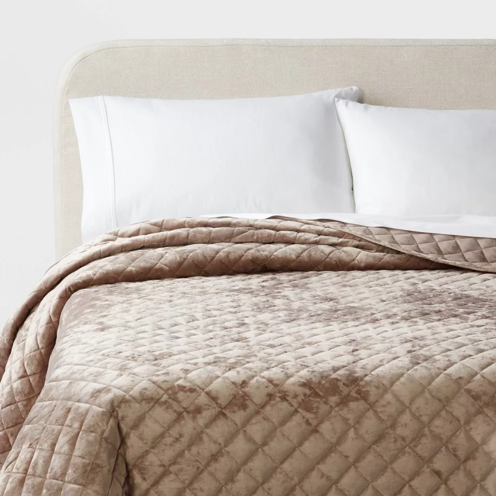 Luxe Diamond Stitch Velvet Quilt, full/queen