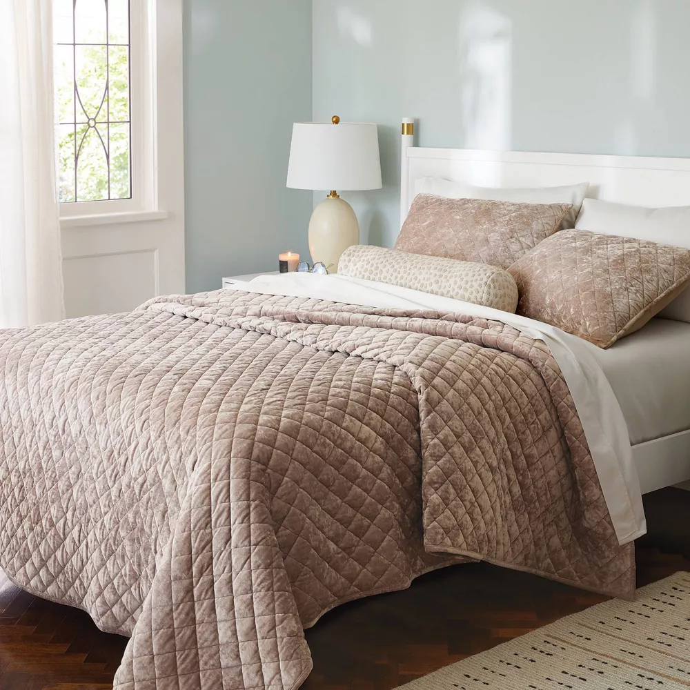 Luxe Diamond Stitch Velvet Quilt, full/queen - Image 3