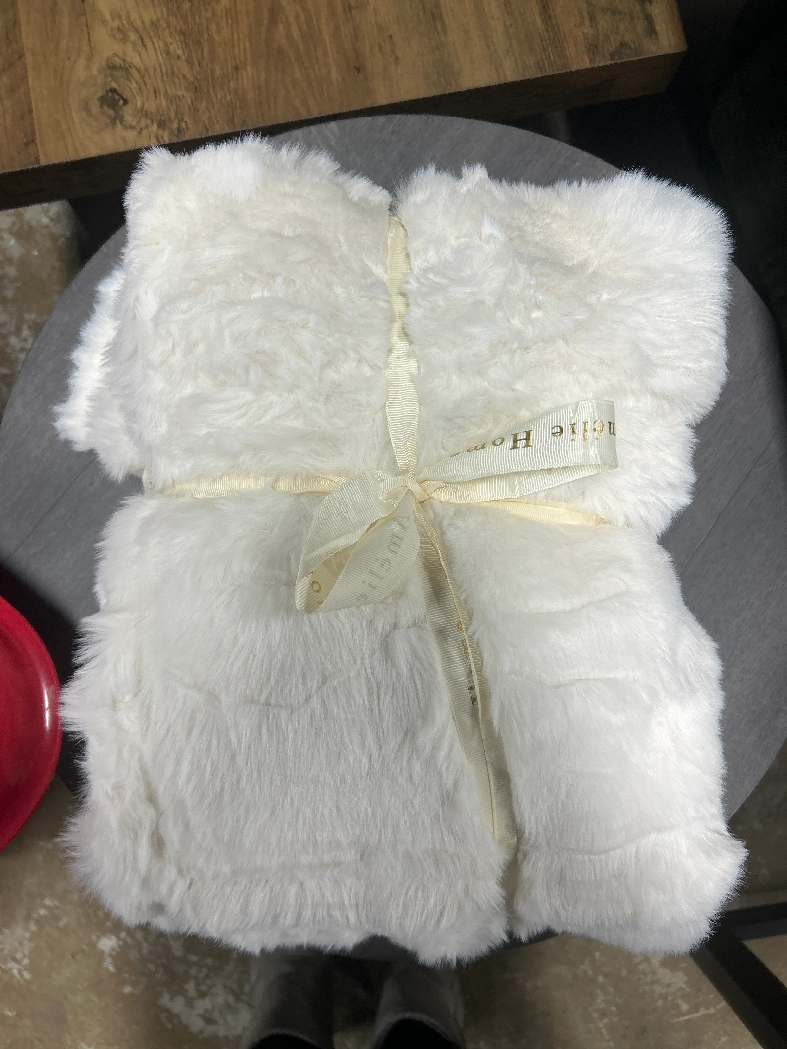 Luxe Faux Fur Throw Blanket Cozy Bubble Texture for Sofa, Bedroom, or Living Room, Cream White-Amelie Home SHOWROOM ITEM - Image 2
