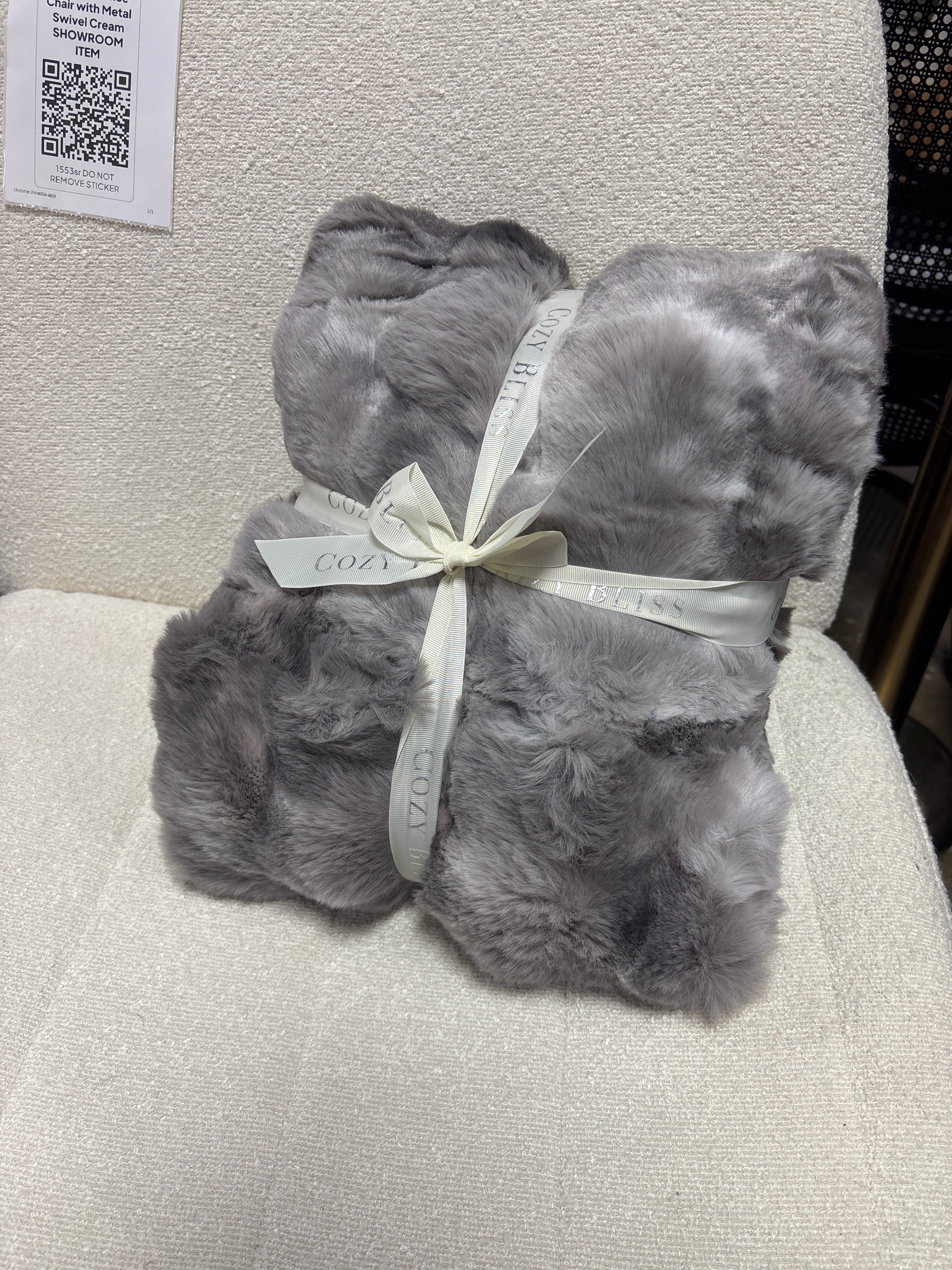 Luxurious Bubble Faux Fur Throw Blanket SHOWROOM ITEM - Image 2