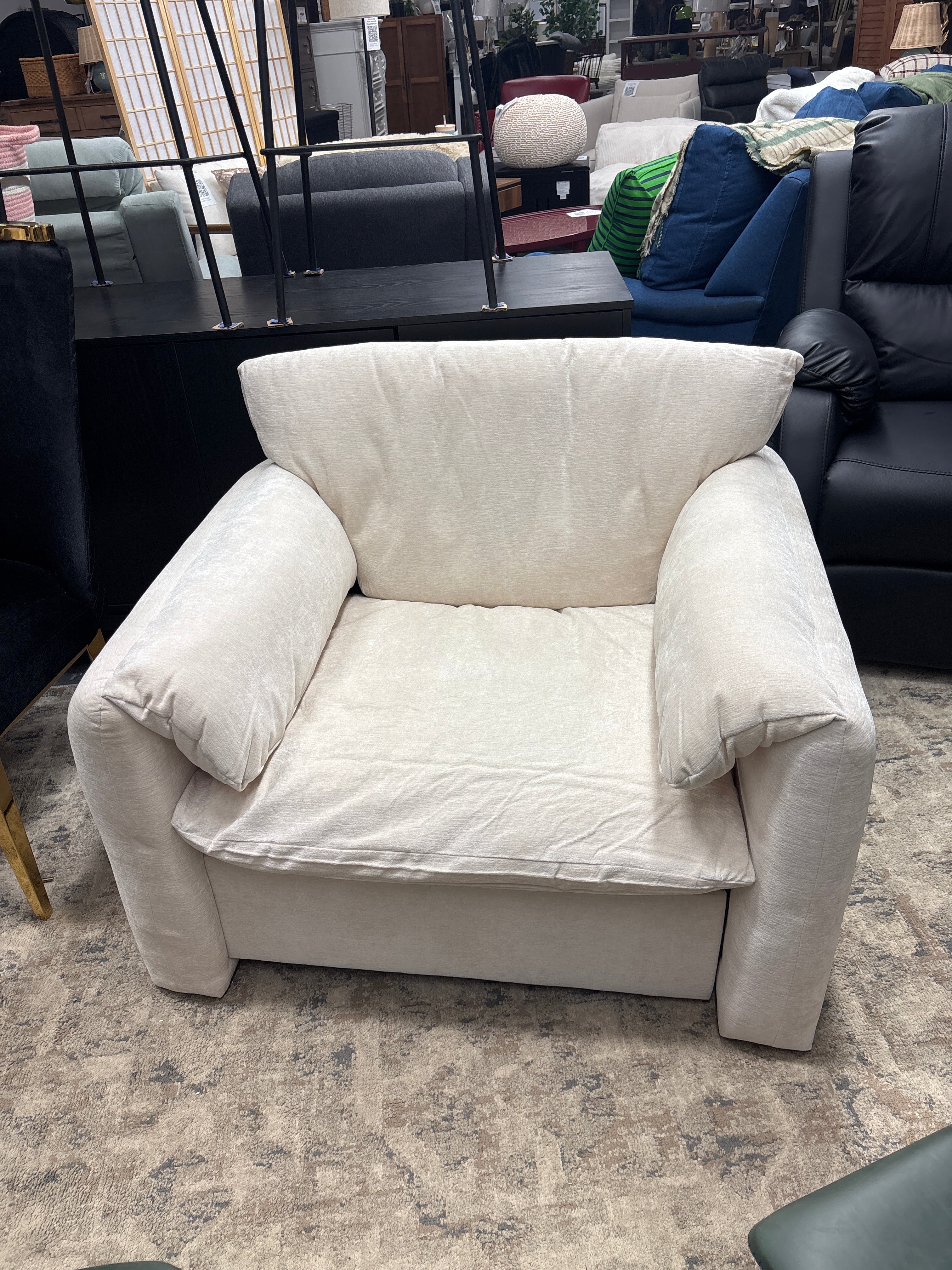 Marithza 38.6'' Oversized Armchair - Cream Chenille SHOWROOM ITEM - Image 3