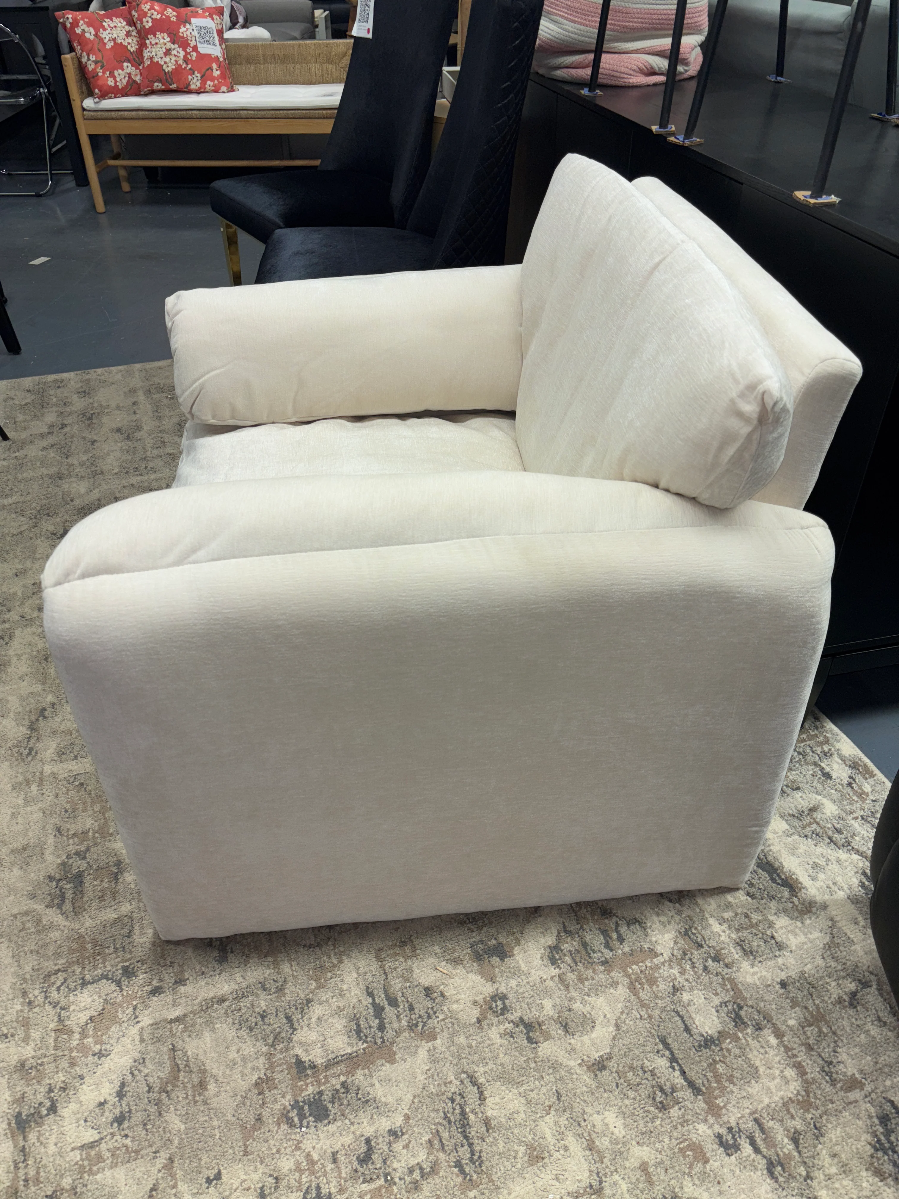 Marithza 38.6'' Oversized Armchair - Cream Chenille SHOWROOM ITEM - Image 4