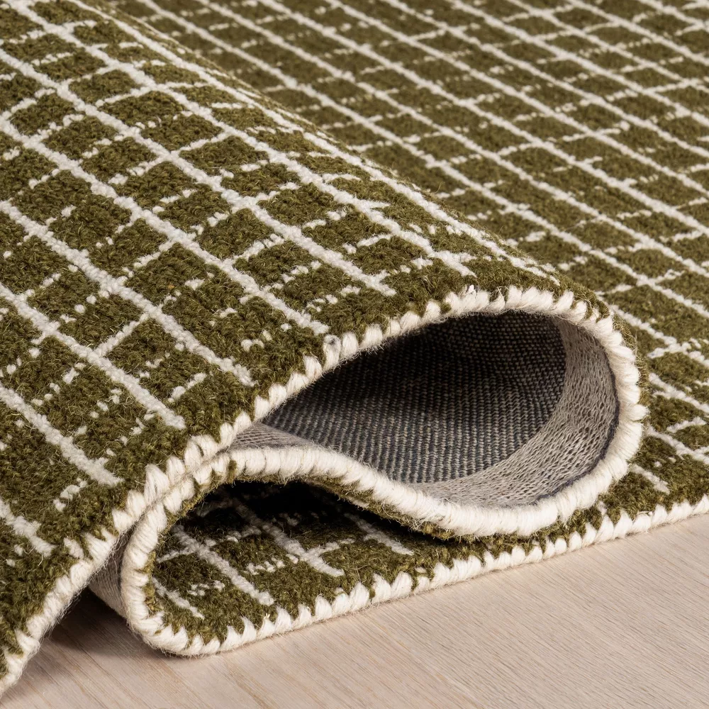 Melrose Checked Wool Area Rug 2'6"x8' - Image 3