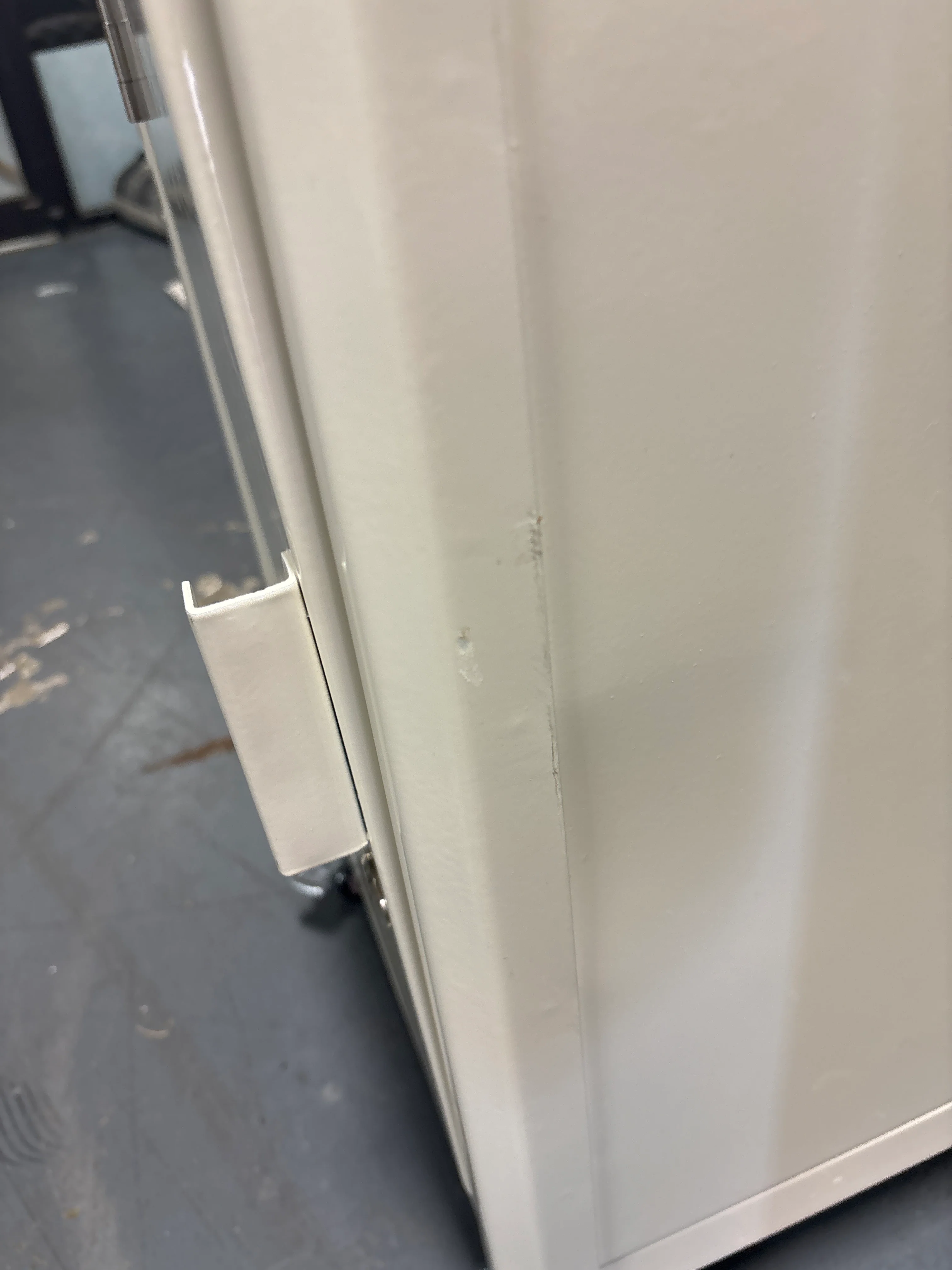 Metal Rolling Locker Storage Cabinet with Lock - Chalk White SHOWROOM ITEM - Image 7