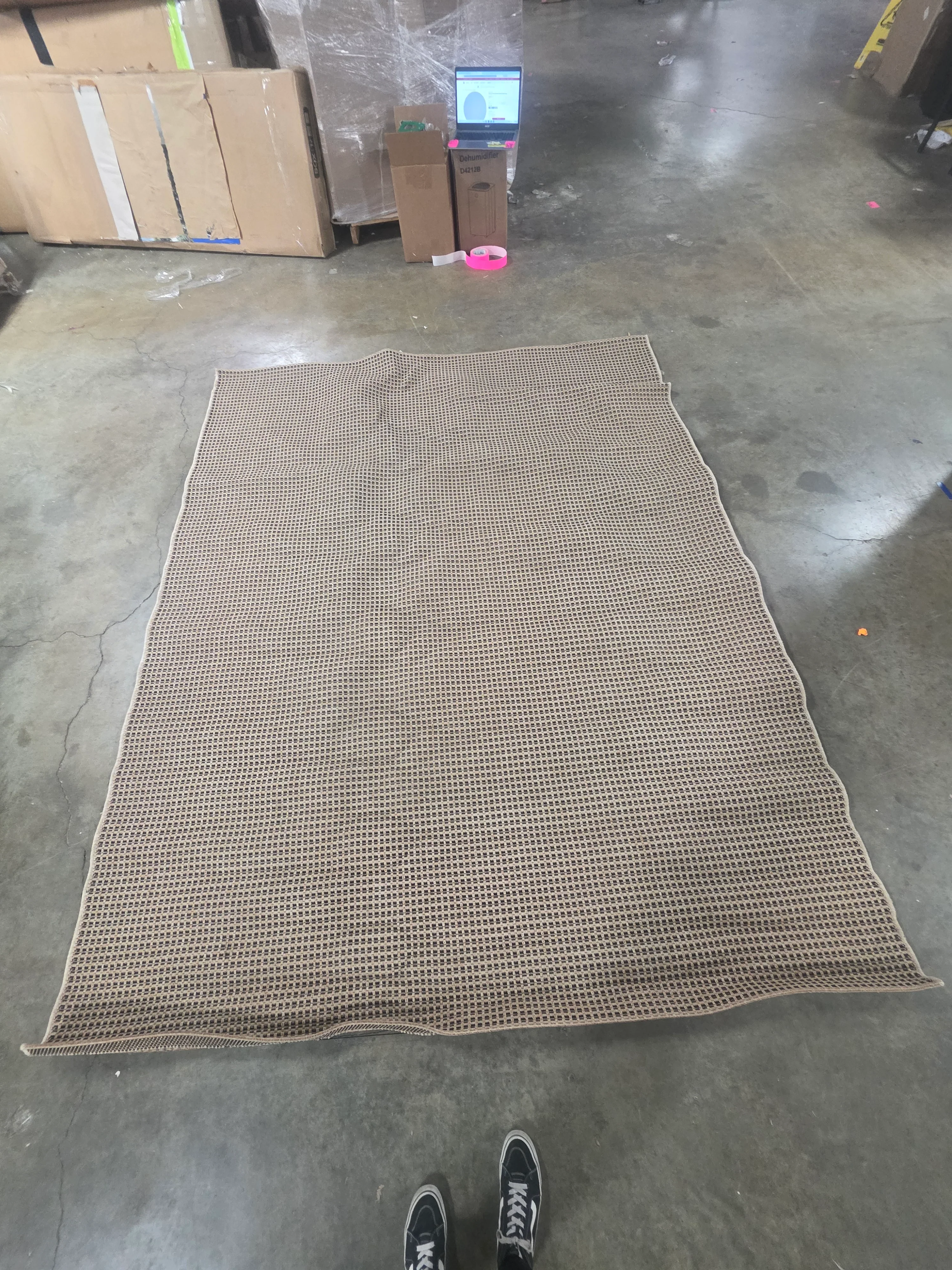 Micro Grid Rectangular Woven Indoor Outdoor Area Rug - 7x10' - Image 4