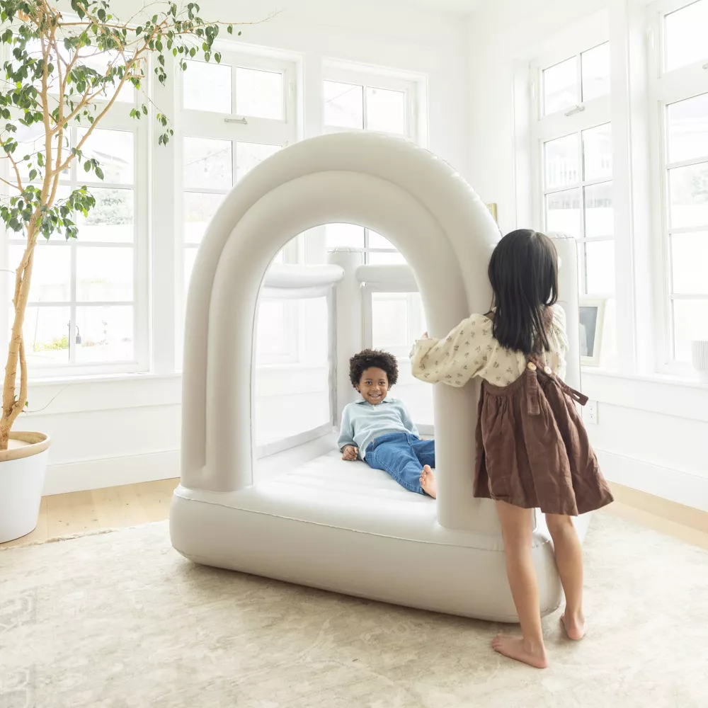 Mini Bounce House: Polyvinyl Material - Image 2